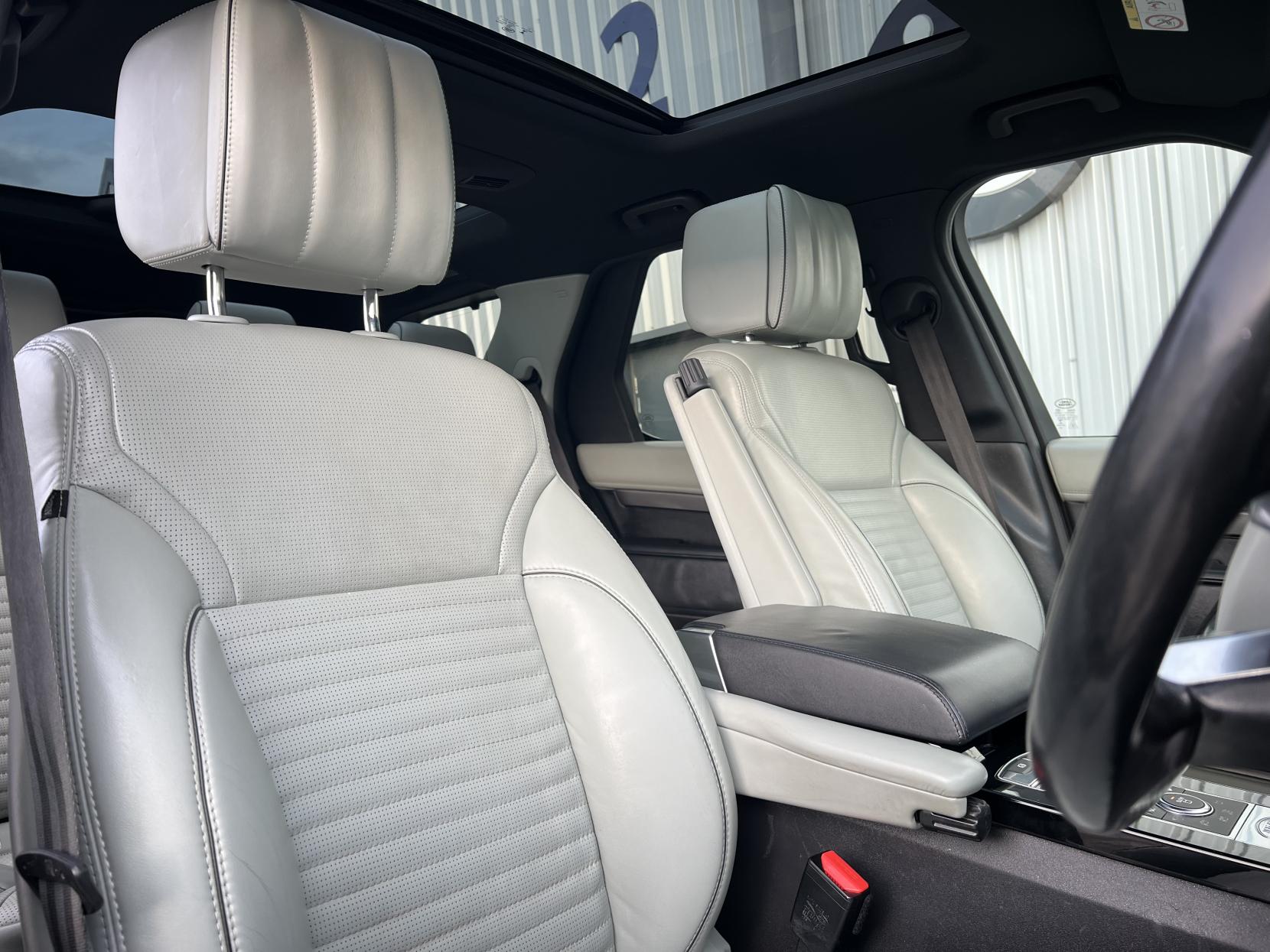 Land Rover Discovery 3.0 SD V6 HSE Luxury SUV 5dr Diesel Auto 4WD Euro 6 (s/s) (306 ps)