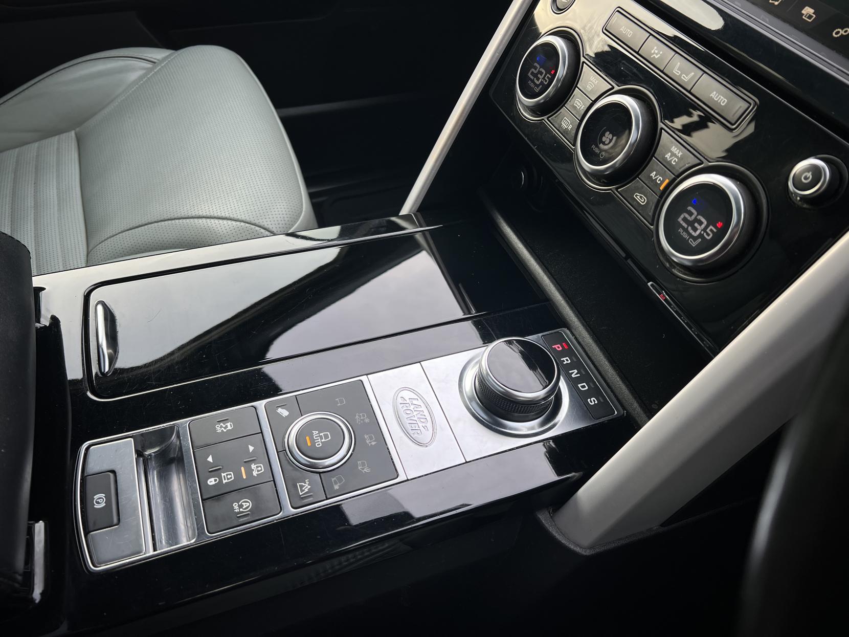 Land Rover Discovery 3.0 SD V6 HSE Luxury SUV 5dr Diesel Auto 4WD Euro 6 (s/s) (306 ps)