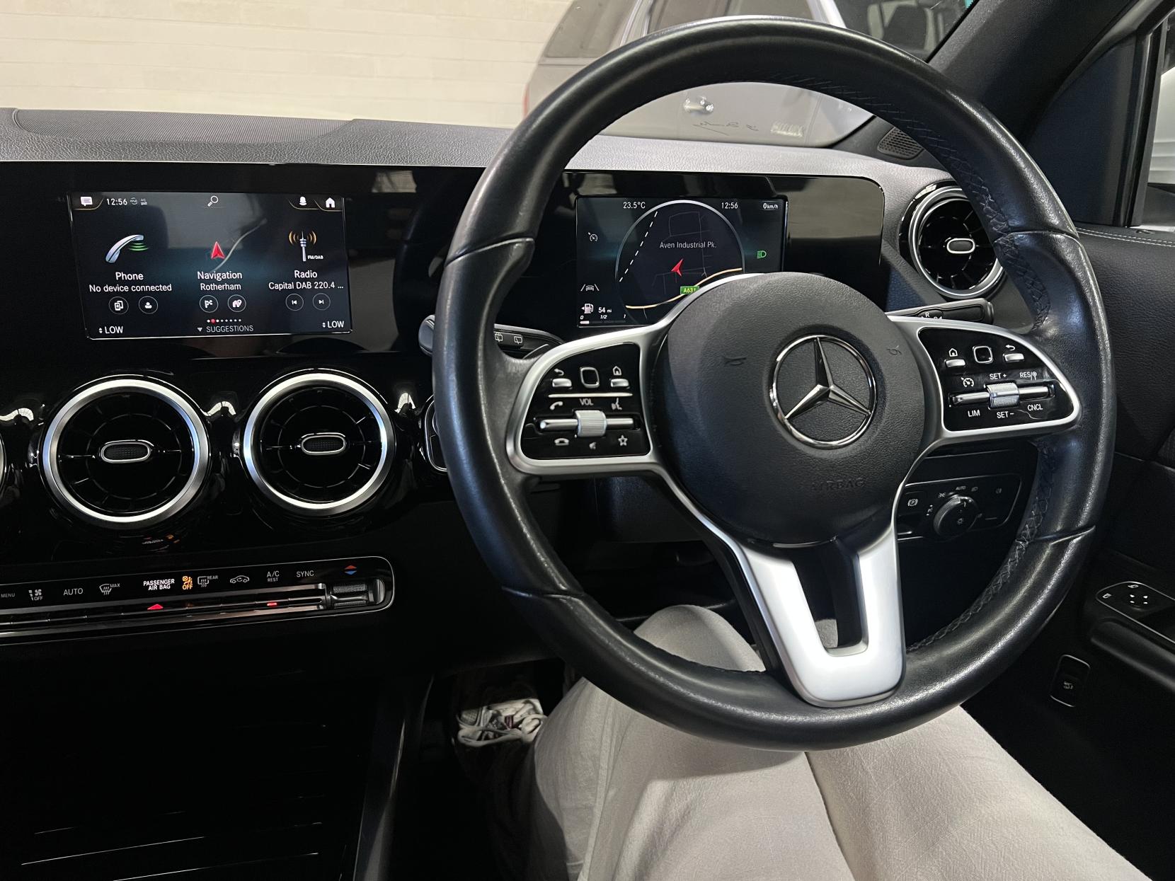 Mercedes-Benz GLA 1.3 GLA200 Sport SUV 5dr Petrol 7G-DCT Euro 6 (s/s) (163 ps)