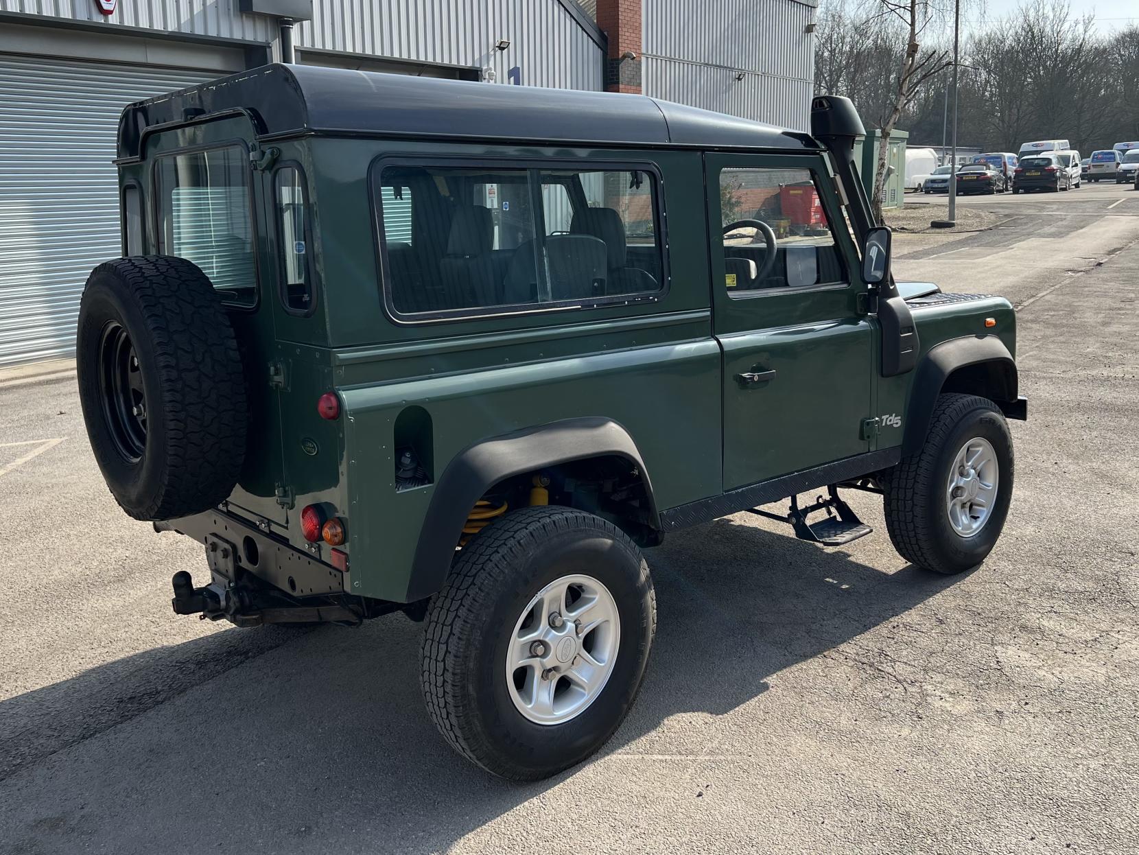 Land Rover Defender 90 2.5 TD5 Hard Top SUV Diesel Manual SWB (120 bhp)