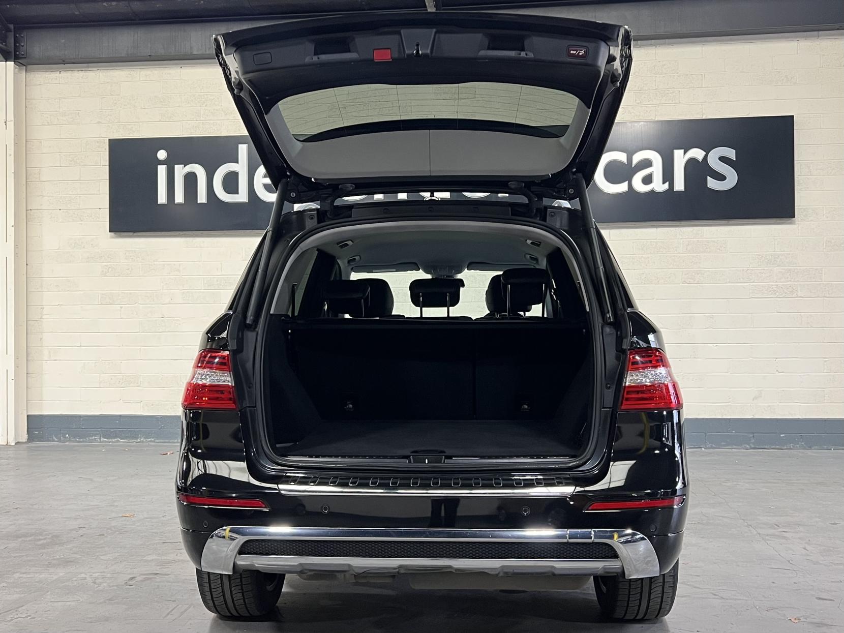 Mercedes-Benz M Class 3.0 ML350 V6 BlueTEC AMG Sport SUV 5dr Diesel G-Tronic 4WD Euro 6 (s/s) (258 ps)