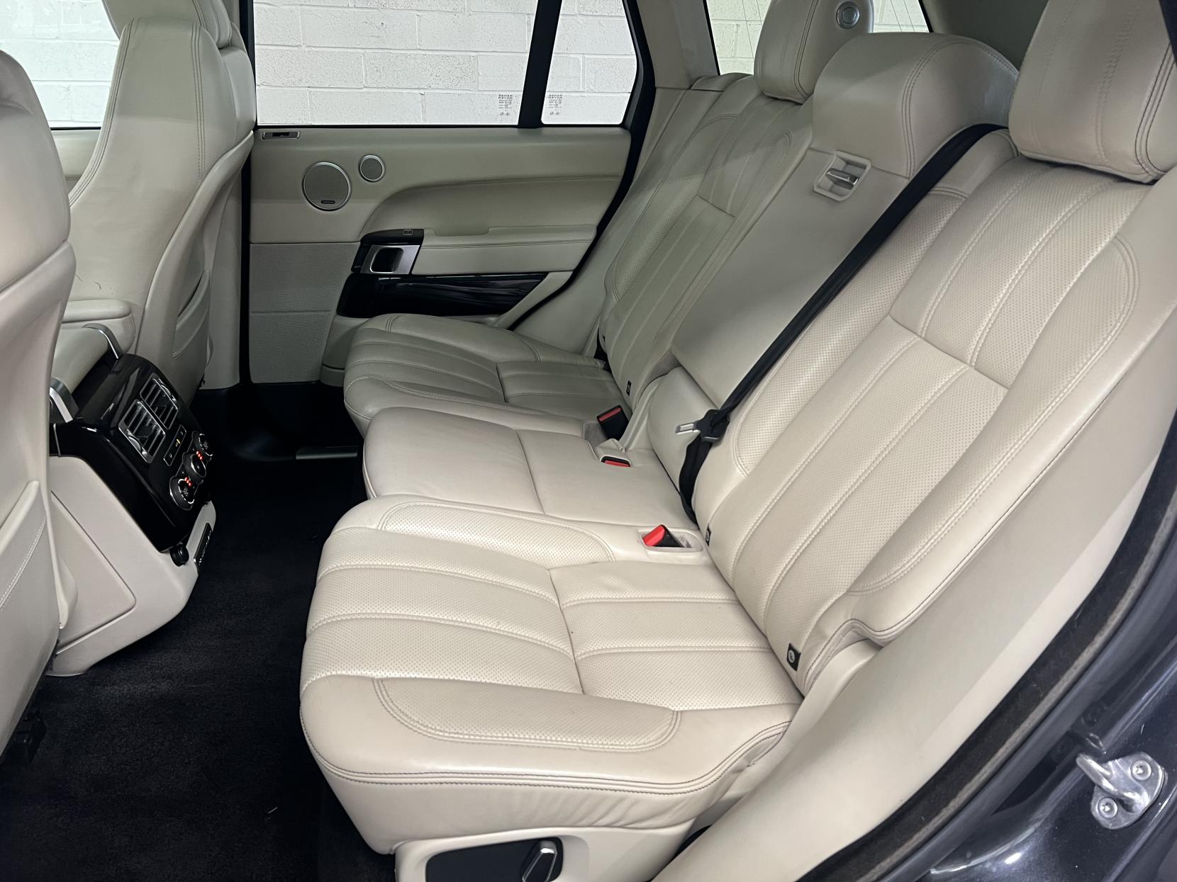 Land Rover Range Rover 4.4 SD V8 Vogue SE SUV 5dr Diesel Auto 4WD Euro 5 (339 ps)