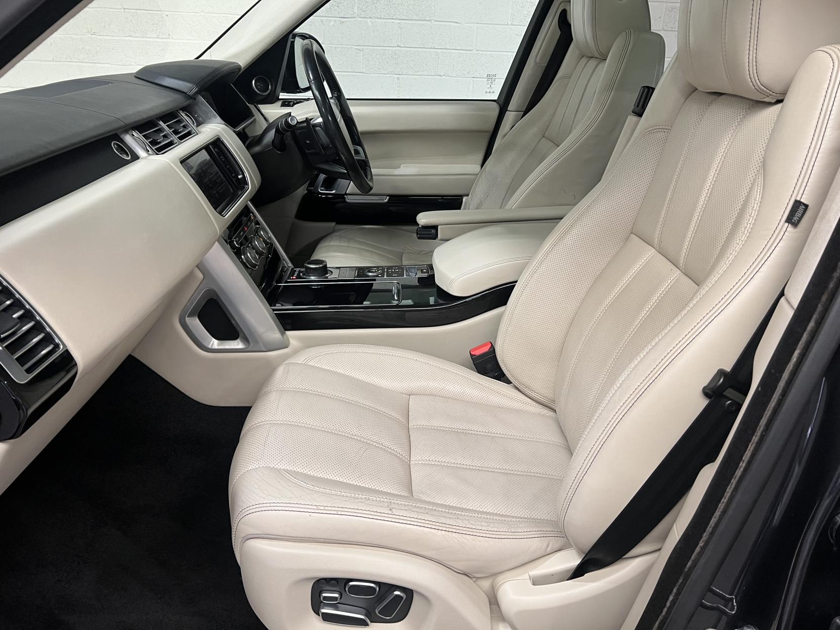 Land Rover Range Rover 4.4 SD V8 Vogue SE SUV 5dr Diesel Auto 4WD Euro 5 (339 ps)