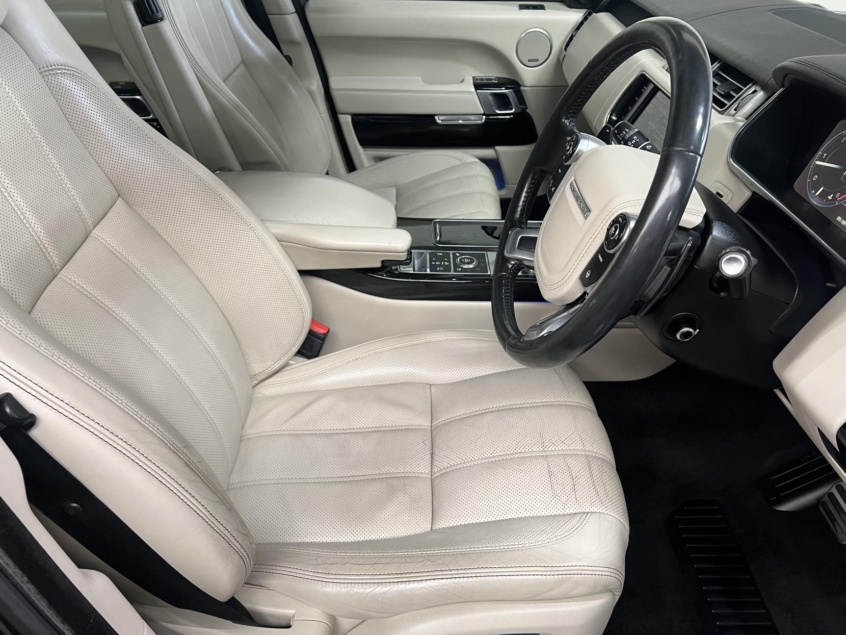 Land Rover Range Rover 4.4 SD V8 Vogue SE SUV 5dr Diesel Auto 4WD Euro 5 (339 ps)