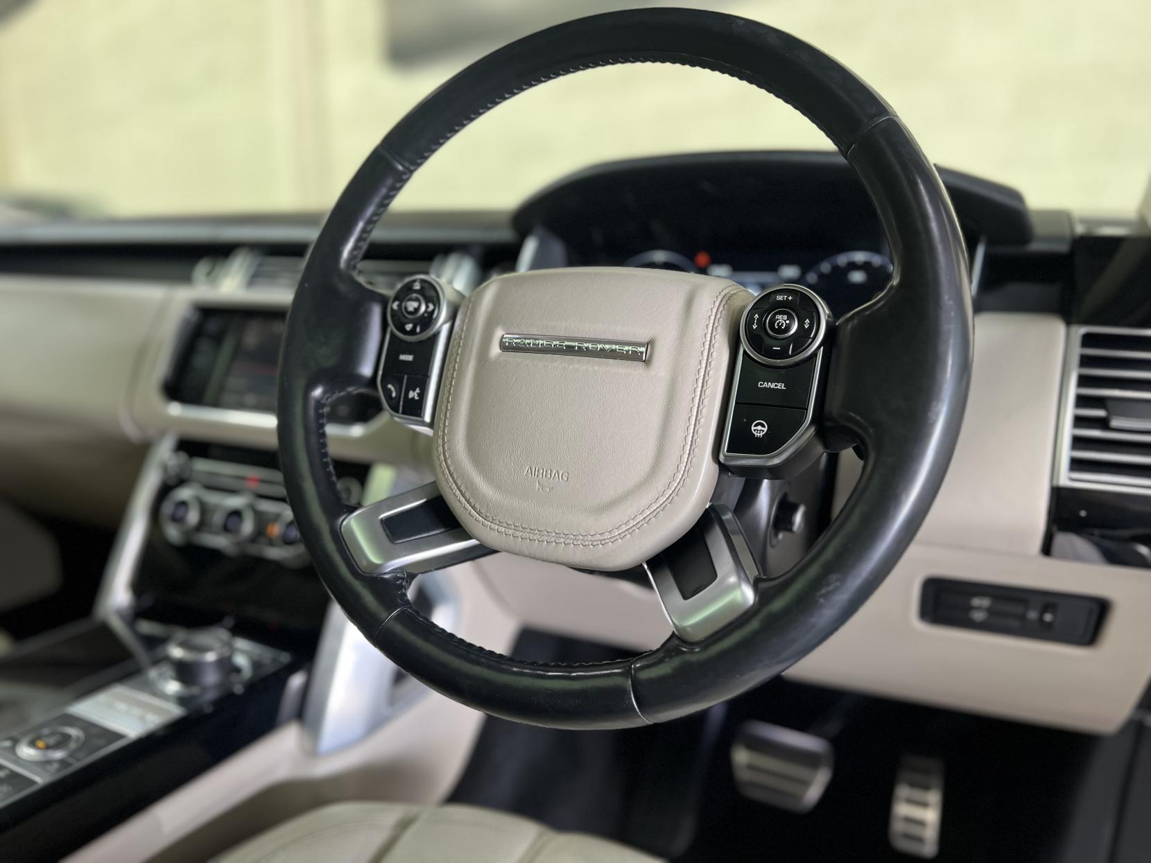 Land Rover Range Rover 4.4 SD V8 Vogue SE SUV 5dr Diesel Auto 4WD Euro 5 (339 ps)