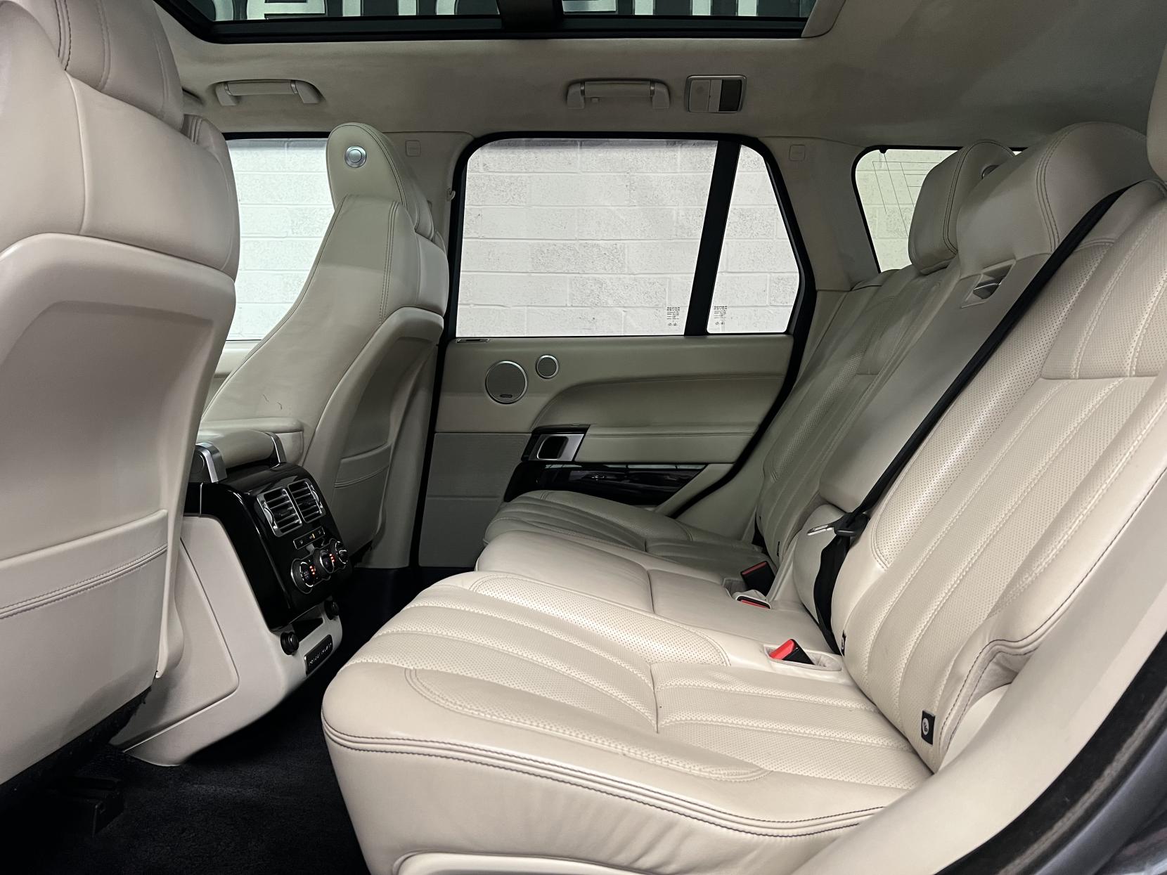 Land Rover Range Rover 4.4 SD V8 Vogue SE SUV 5dr Diesel Auto 4WD Euro 5 (339 ps)