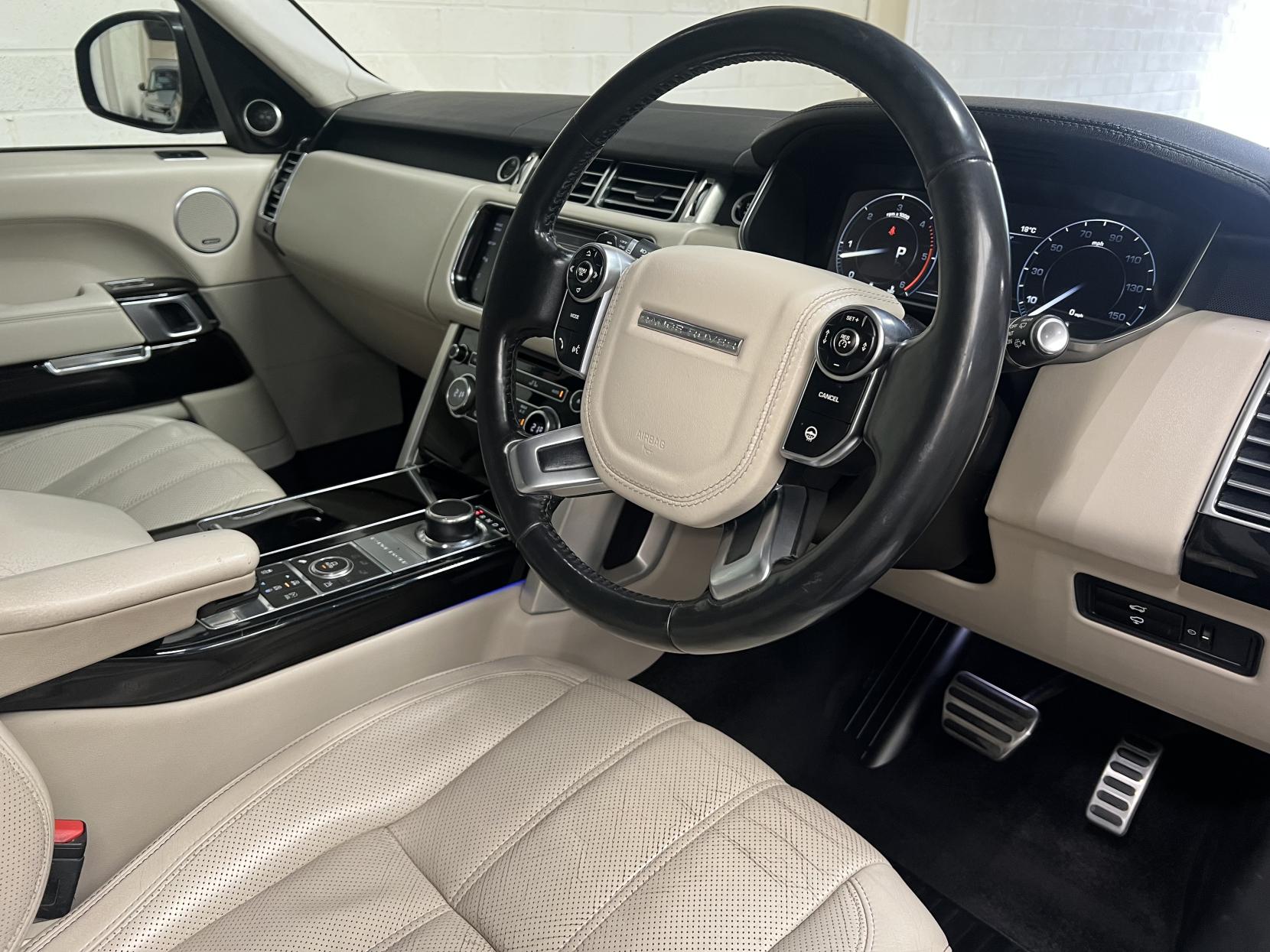 Land Rover Range Rover 4.4 SD V8 Vogue SE SUV 5dr Diesel Auto 4WD Euro 5 (339 ps)