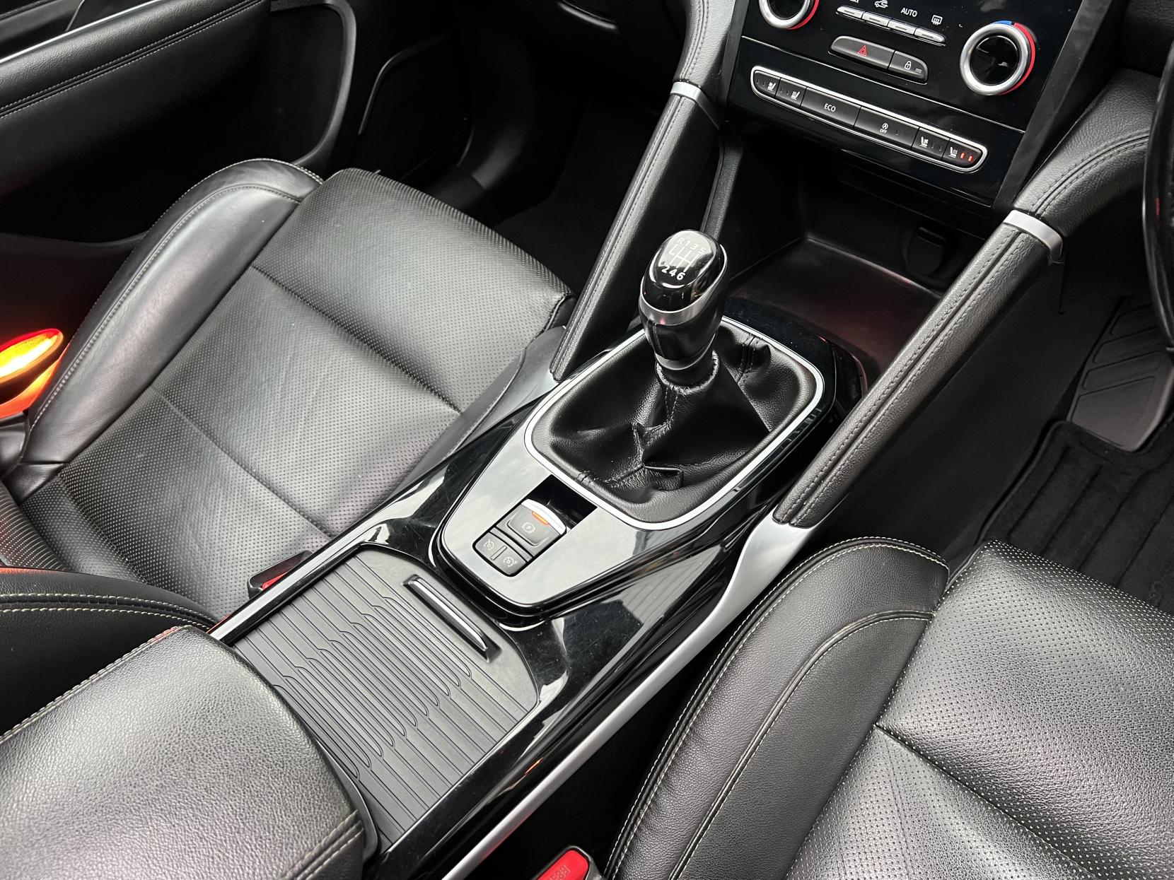 Renault Koleos 2.0 dCi Signature Nav SUV 5dr Diesel Manual 4WD Euro 6 (s/s) (175 ps)