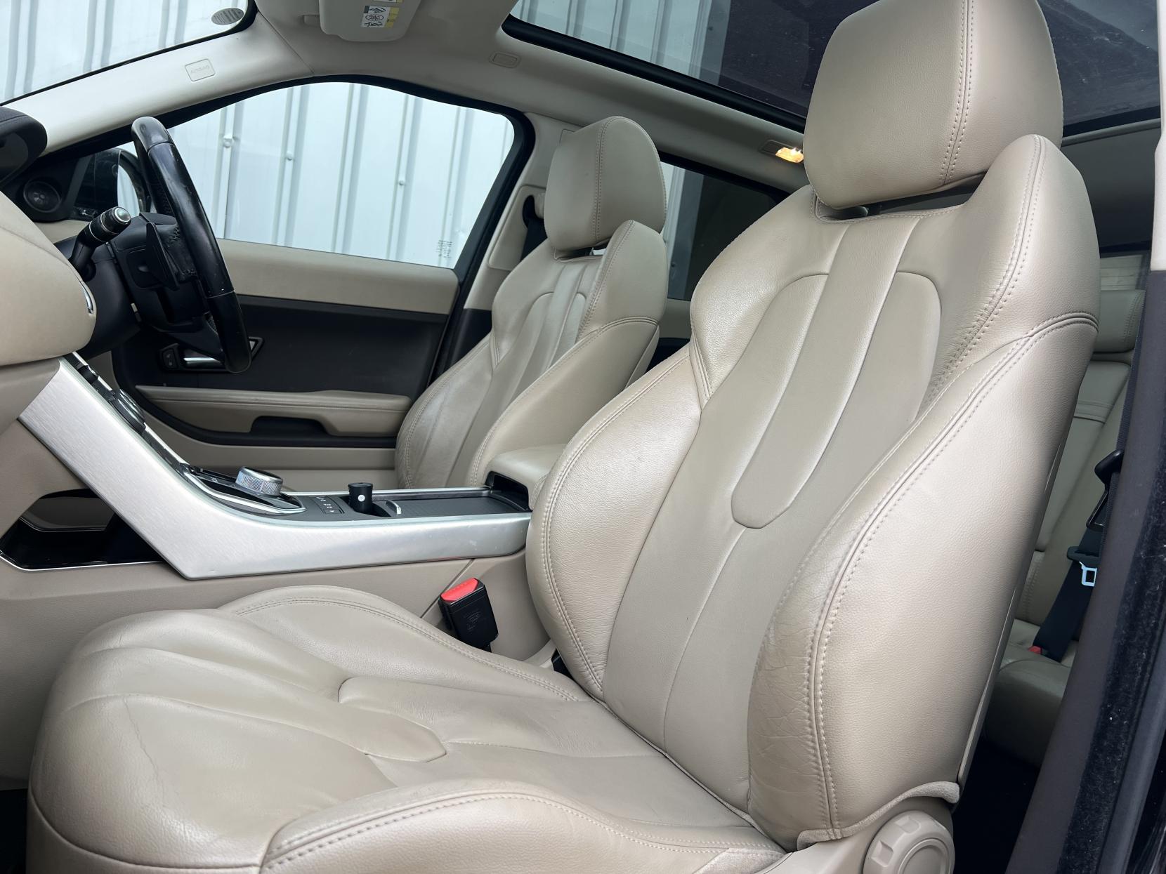 Land Rover Range Rover Evoque 2.2 SD4 Pure SUV 5dr Diesel Auto 4WD Euro 5 (190 ps)