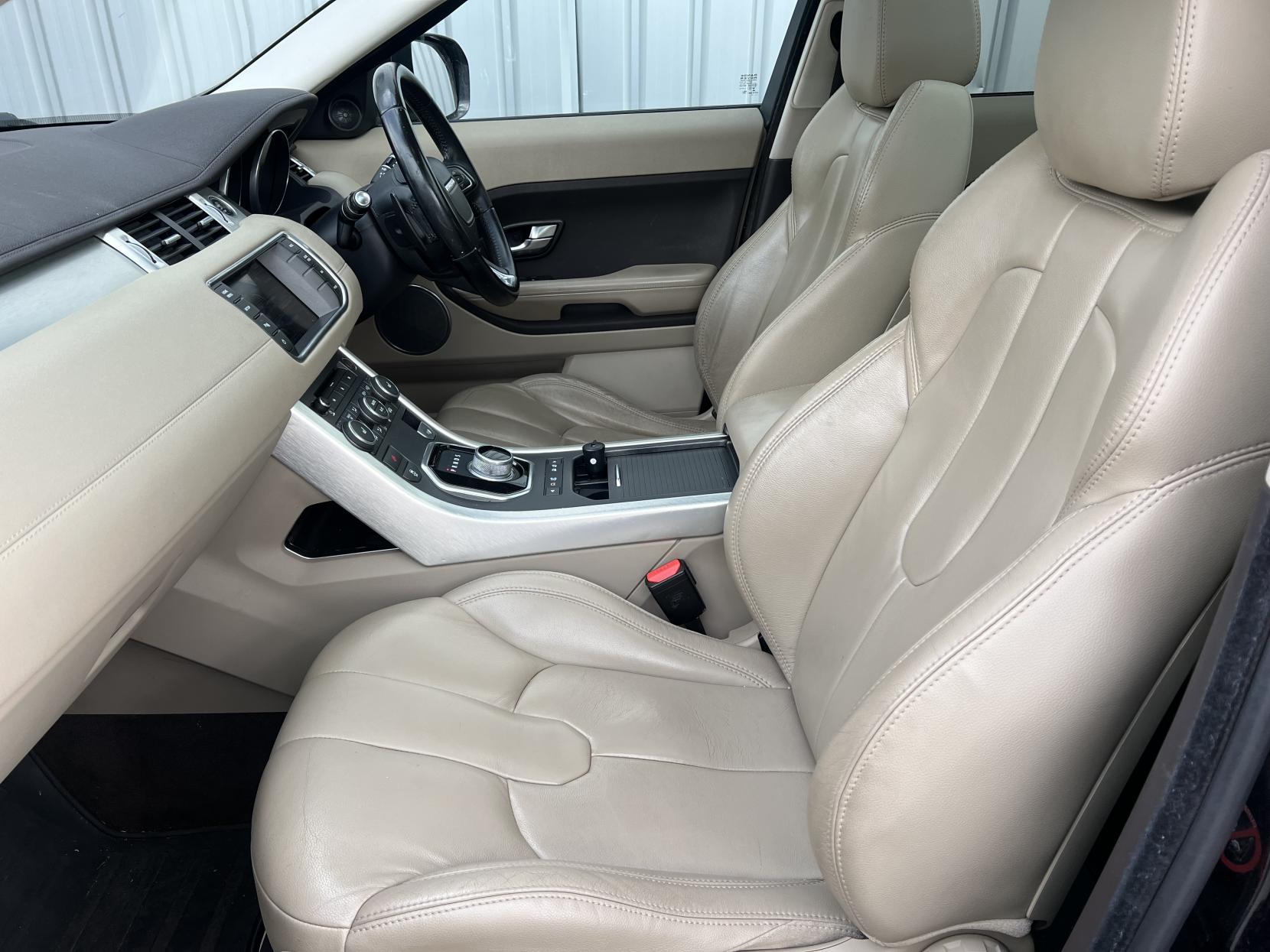 Land Rover Range Rover Evoque 2.2 SD4 Pure SUV 5dr Diesel Auto 4WD Euro 5 (190 ps)