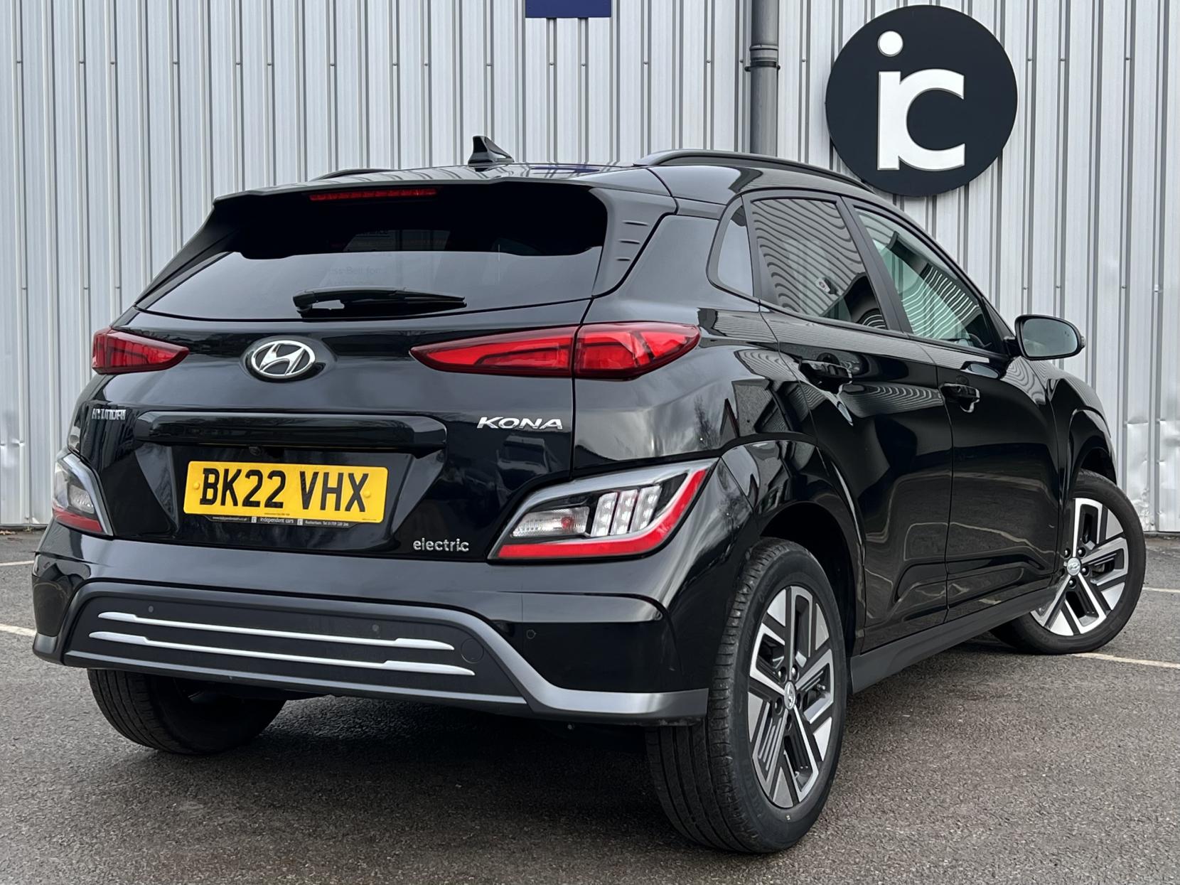 Hyundai KONA 64kWh Premium SUV 5dr Electric Auto (10.5kW Charger) (204 ps)