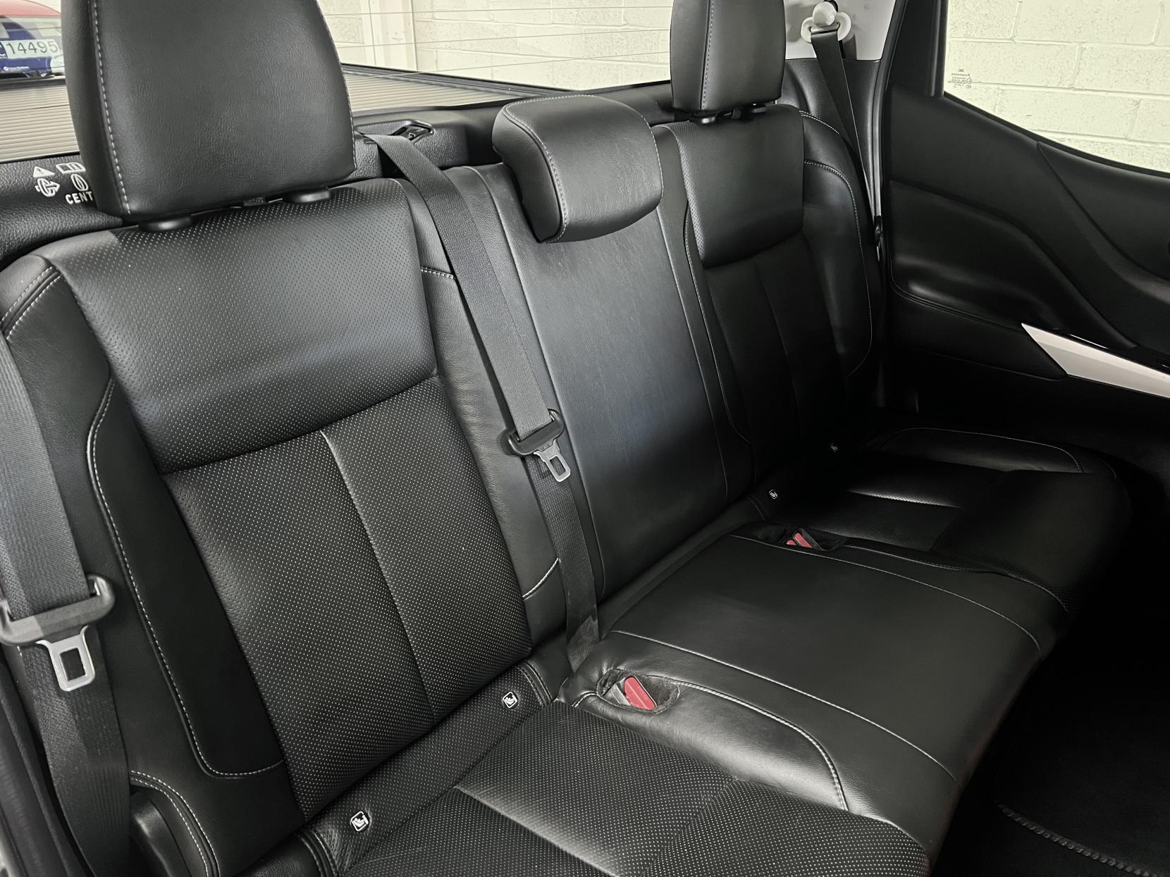 Nissan Navara 2.3 dCi Tekna Pickup Double Cab 4dr Diesel Auto 4WD Euro 6 (190 ps)