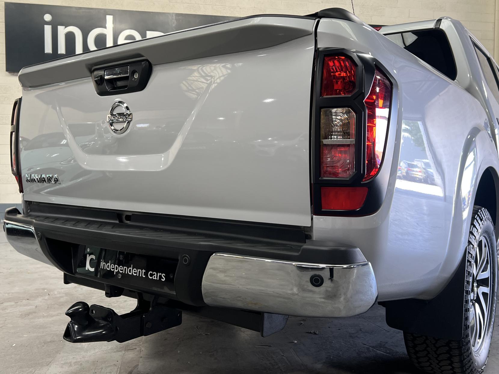 Nissan Navara 2.3 dCi Tekna Pickup Double Cab 4dr Diesel Auto 4WD Euro 6 (190 ps)