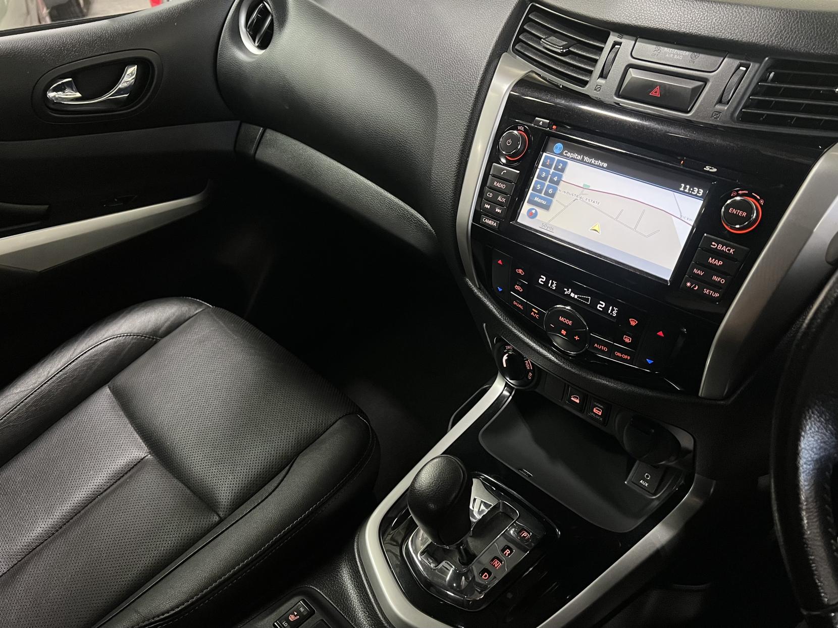 Nissan Navara 2.3 dCi Tekna Pickup Double Cab 4dr Diesel Auto 4WD Euro 6 (190 ps)