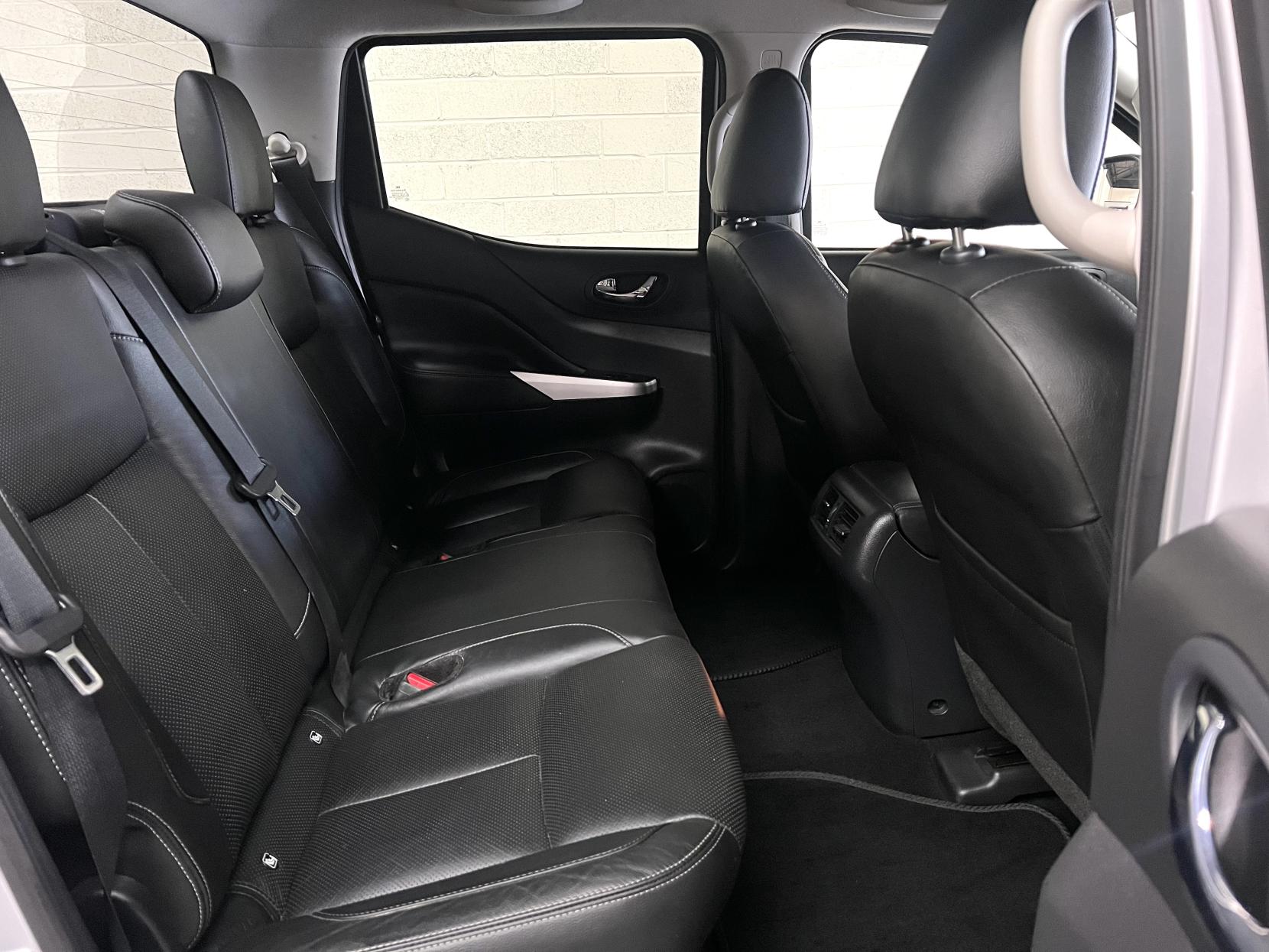 Nissan Navara 2.3 dCi Tekna Pickup Double Cab 4dr Diesel Auto 4WD Euro 6 (190 ps)