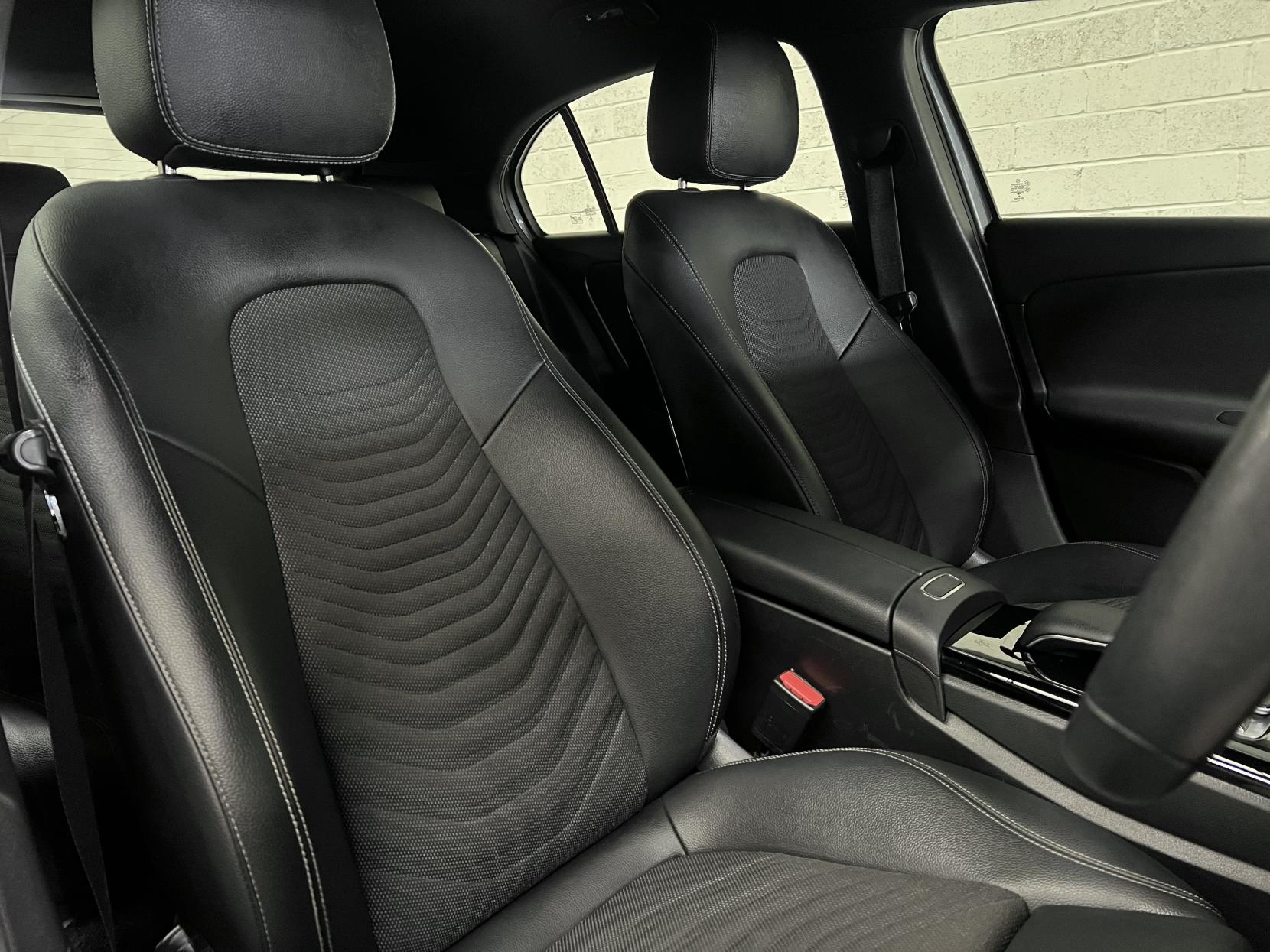 Mercedes-Benz A Class 1.5 A180d SE (Executive) Hatchback 5dr Diesel 7G-DCT Euro 6 (s/s) (116 ps)