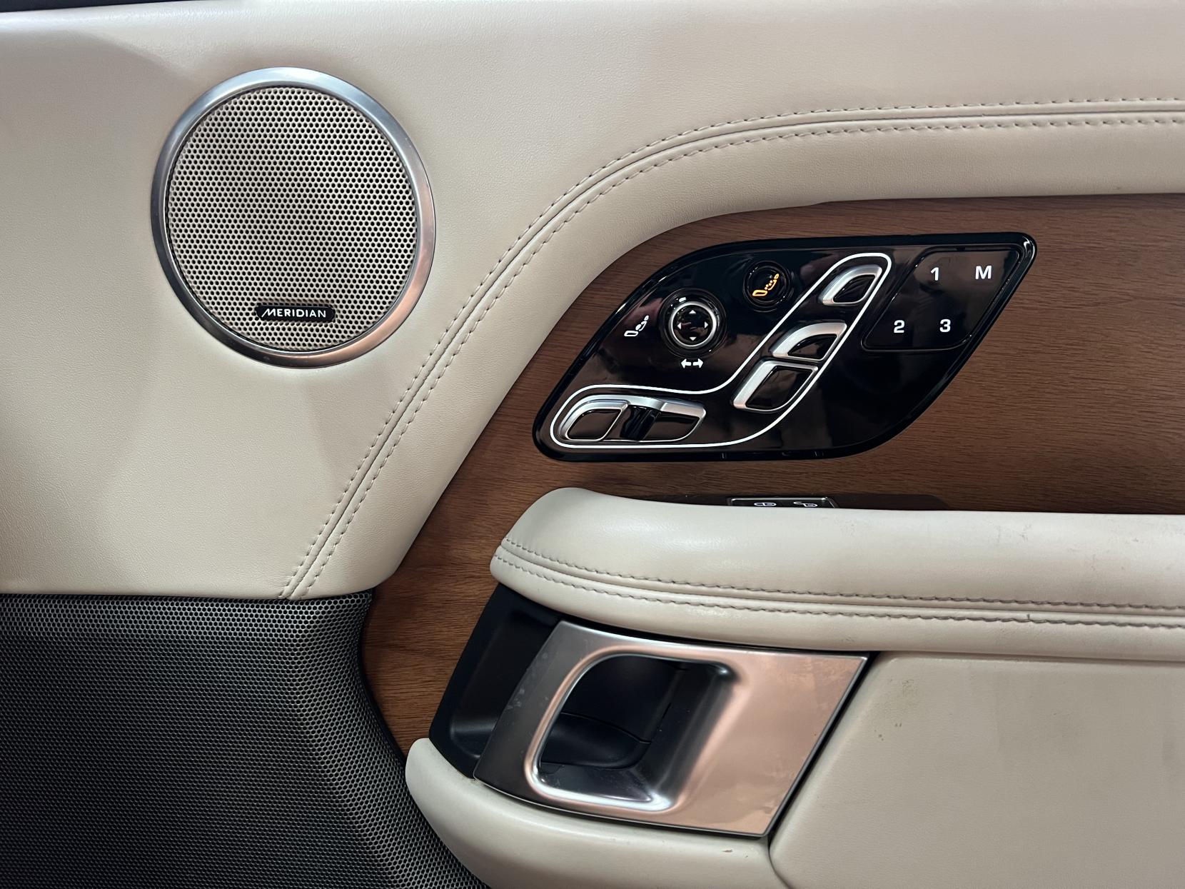 Land Rover Range Rover 4.4 SD V8 Autobiography SUV 5dr Diesel Auto 4WD Euro 6 (s/s) (339 ps)