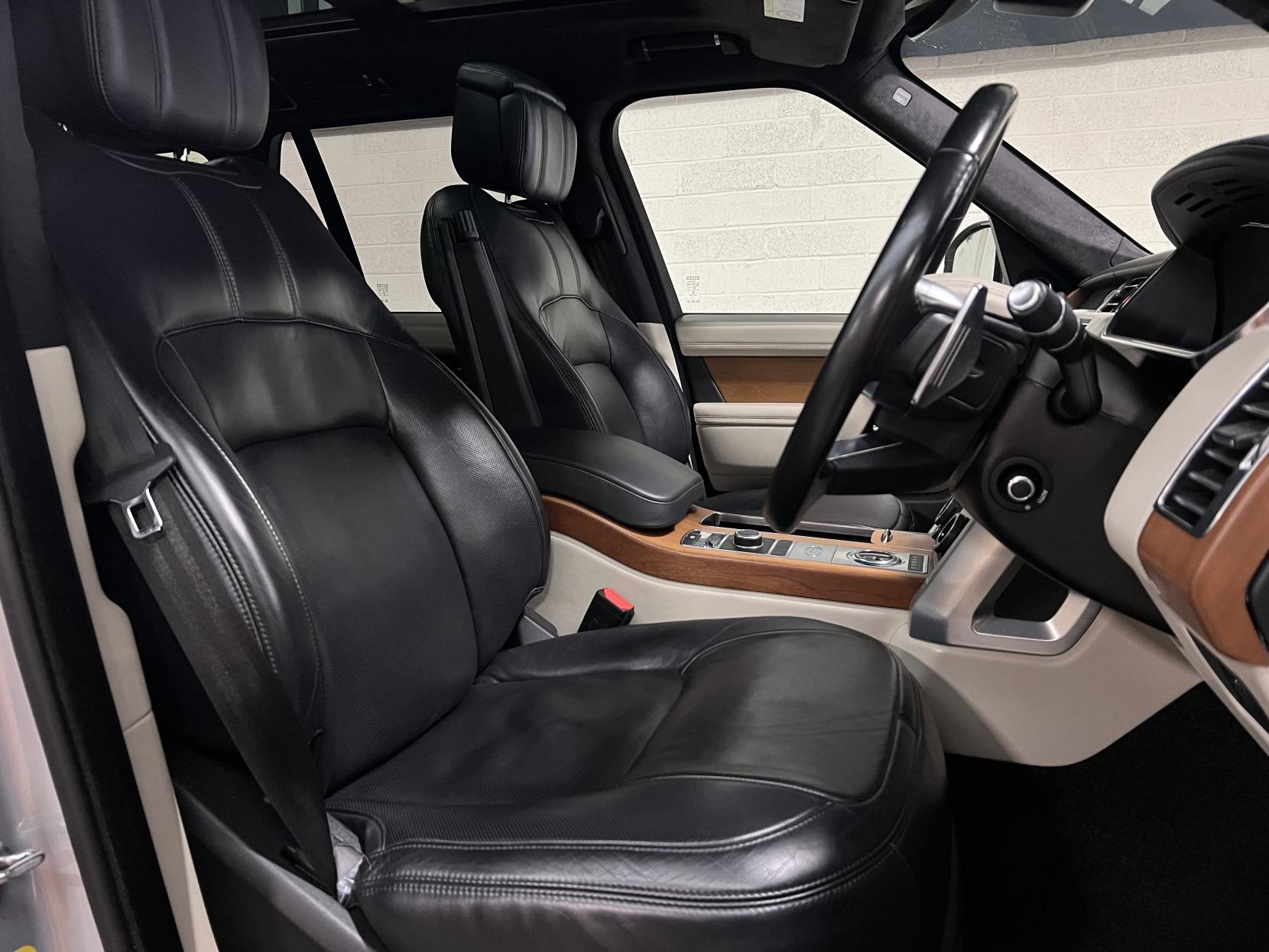 Land Rover Range Rover 4.4 SD V8 Autobiography SUV 5dr Diesel Auto 4WD Euro 6 (s/s) (339 ps)