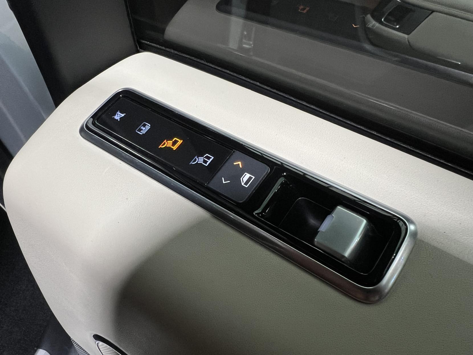 Land Rover Range Rover 4.4 SD V8 Autobiography SUV 5dr Diesel Auto 4WD Euro 6 (s/s) (339 ps)