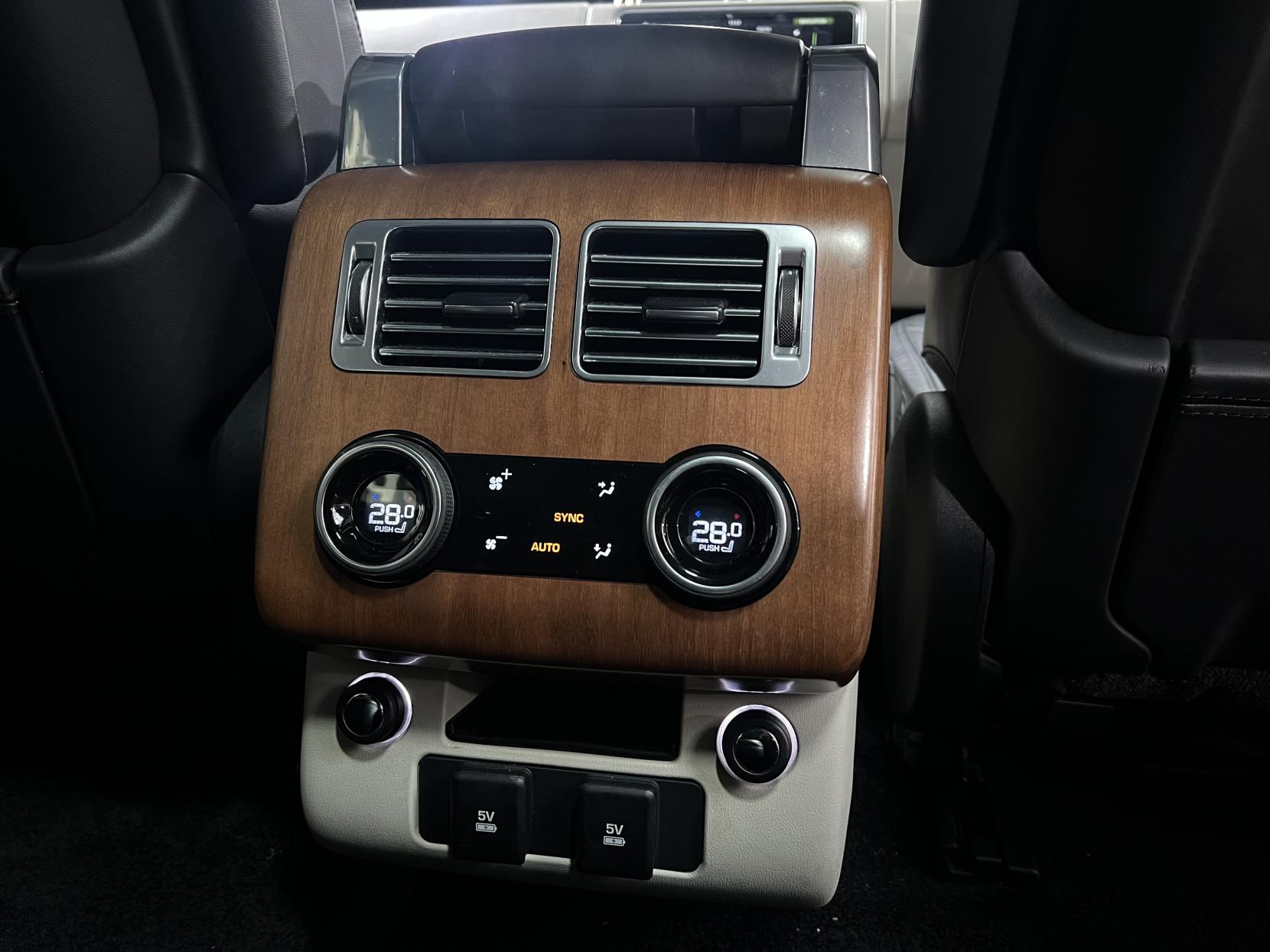 Land Rover Range Rover 4.4 SD V8 Autobiography SUV 5dr Diesel Auto 4WD Euro 6 (s/s) (339 ps)