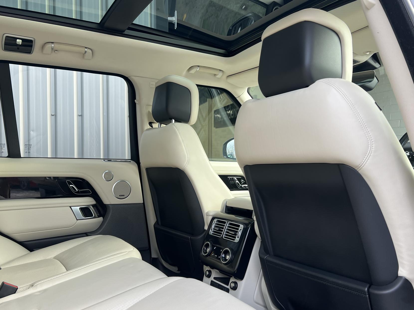 Land Rover Range Rover 3.0 SD V6 Vogue SUV 5dr Diesel Auto 4WD Euro 6 (s/s) (275 ps)