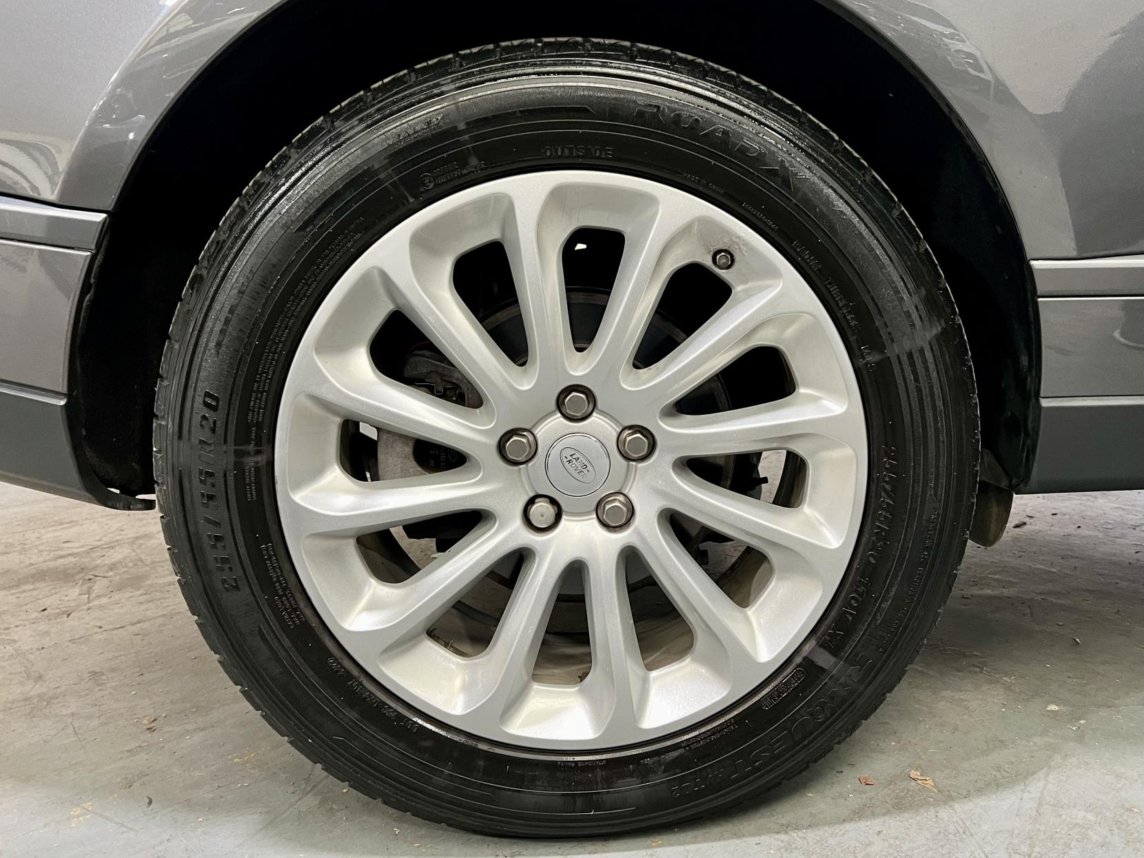 Land Rover Range Rover 3.0 SD V6 Vogue SUV 5dr Diesel Auto 4WD Euro 6 (s/s) (275 ps)