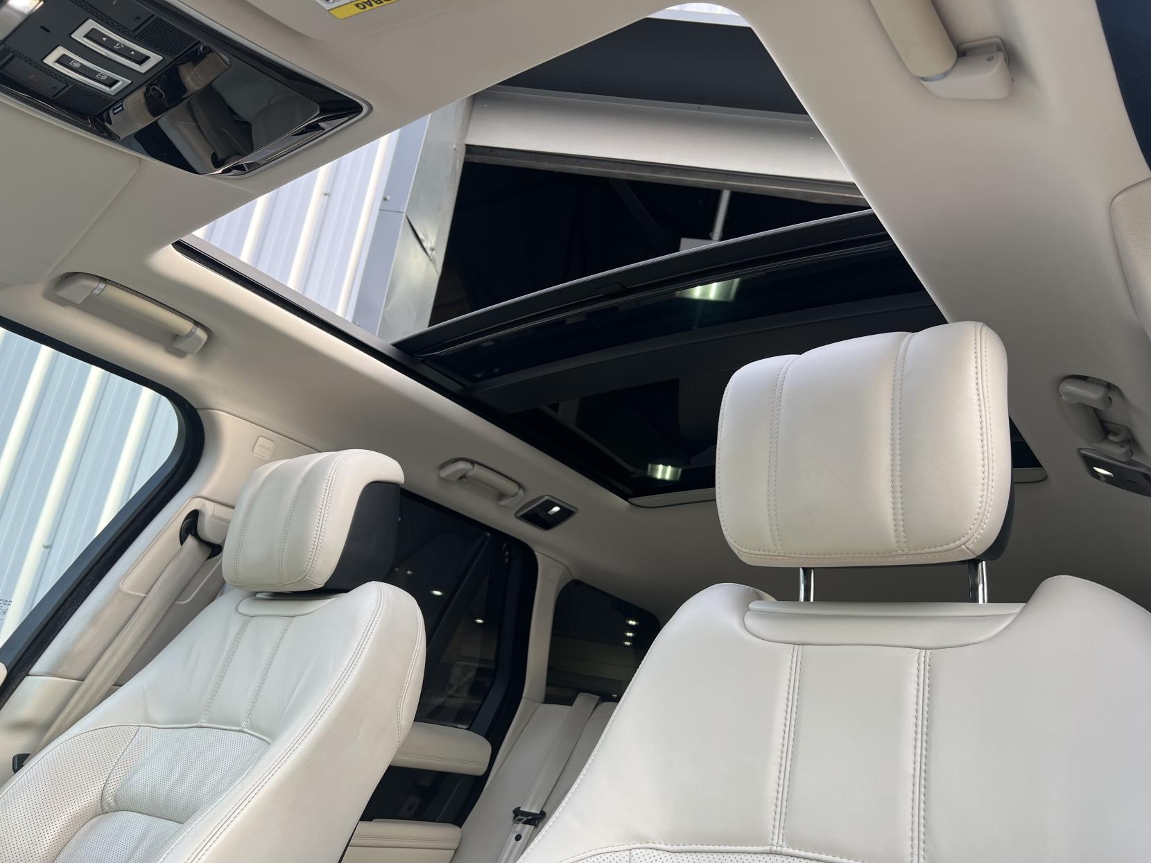 Land Rover Range Rover 3.0 SD V6 Vogue SUV 5dr Diesel Auto 4WD Euro 6 (s/s) (275 ps)