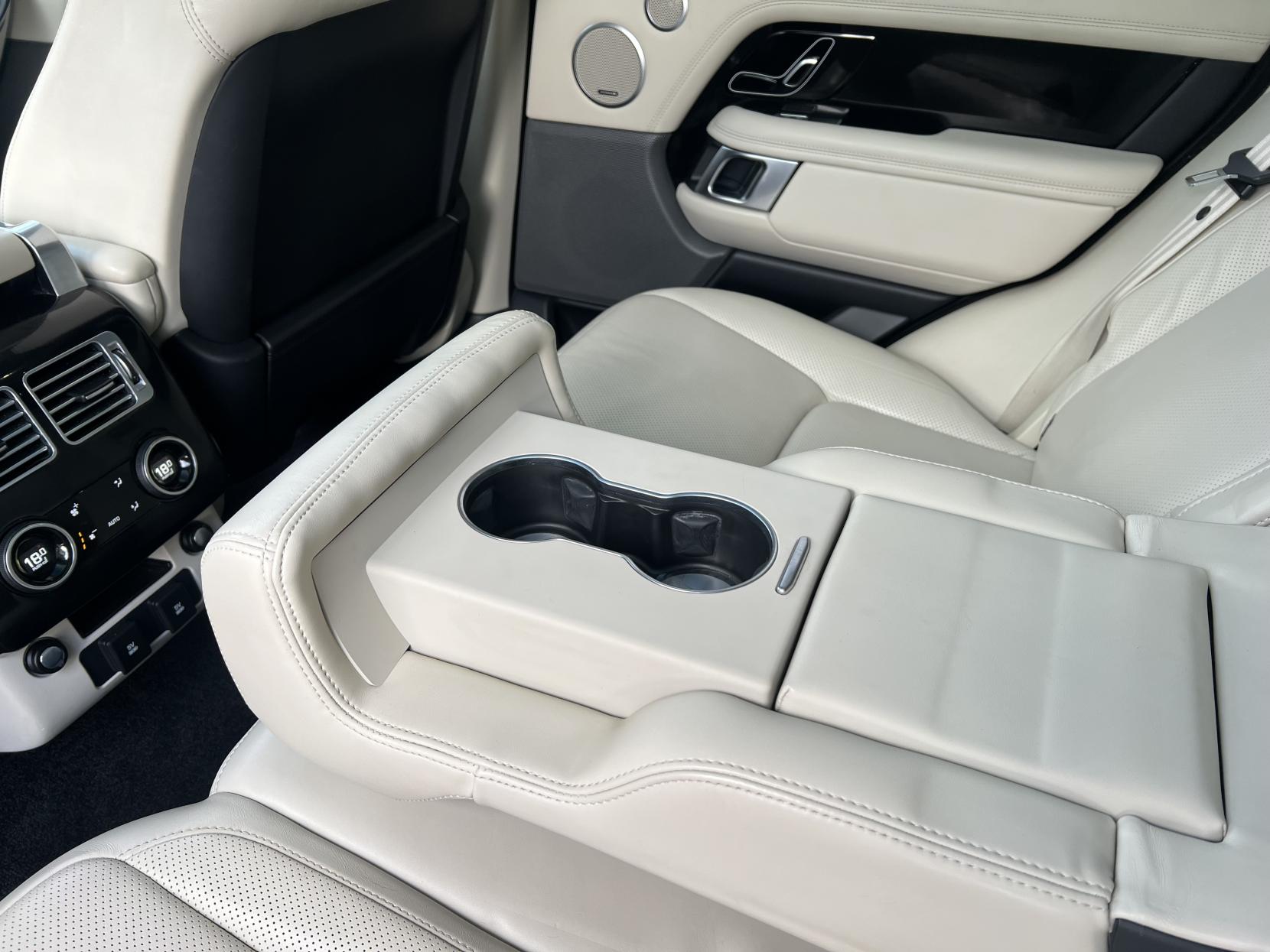 Land Rover Range Rover 3.0 SD V6 Vogue SUV 5dr Diesel Auto 4WD Euro 6 (s/s) (275 ps)