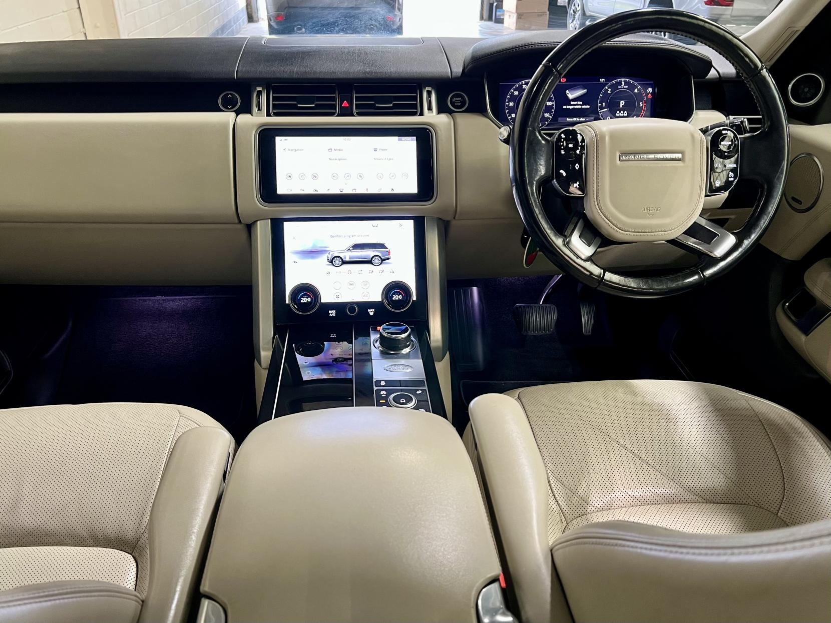 Land Rover Range Rover 3.0 SD V6 Vogue SUV 5dr Diesel Auto 4WD Euro 6 (s/s) (275 ps)