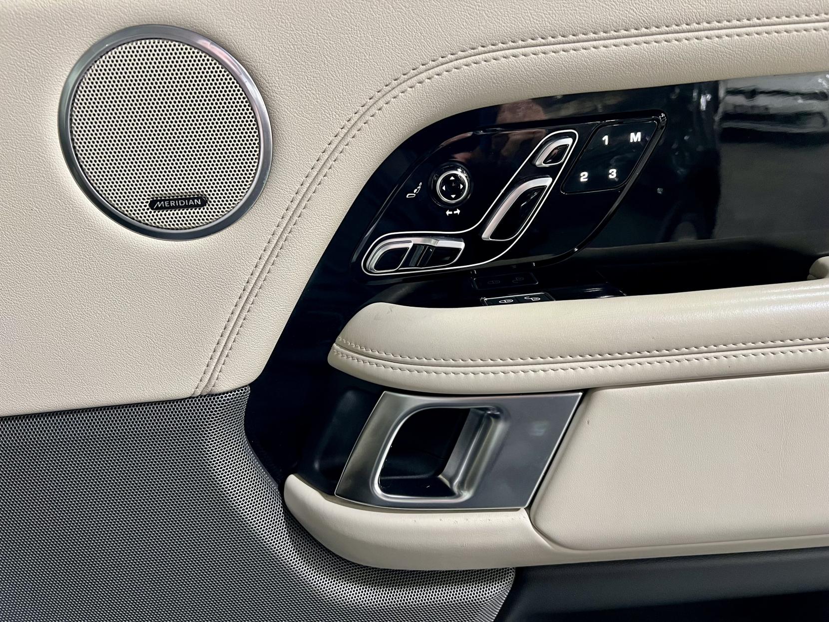 Land Rover Range Rover 3.0 SD V6 Vogue SUV 5dr Diesel Auto 4WD Euro 6 (s/s) (275 ps)