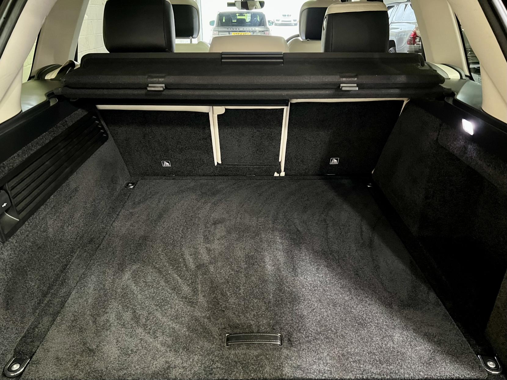 Land Rover Range Rover 3.0 SD V6 Vogue SUV 5dr Diesel Auto 4WD Euro 6 (s/s) (275 ps)