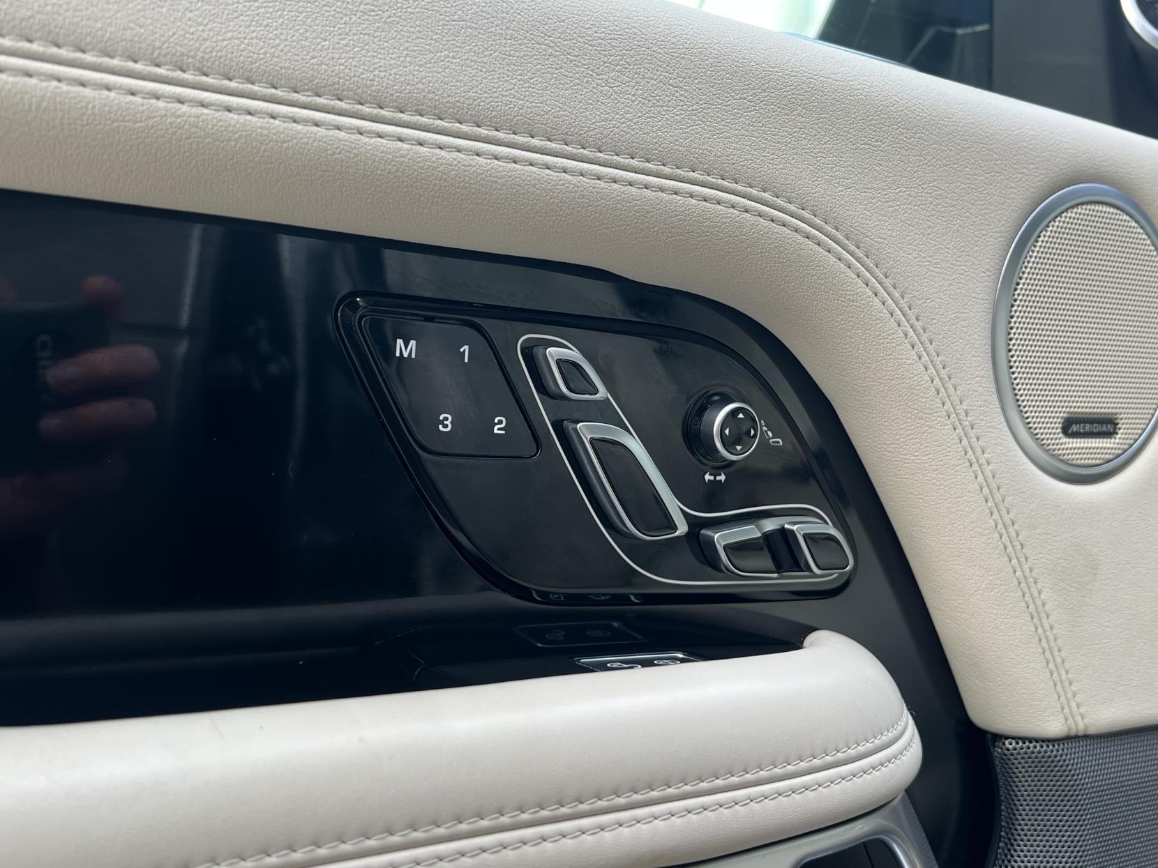 Land Rover Range Rover 3.0 SD V6 Vogue SUV 5dr Diesel Auto 4WD Euro 6 (s/s) (275 ps)