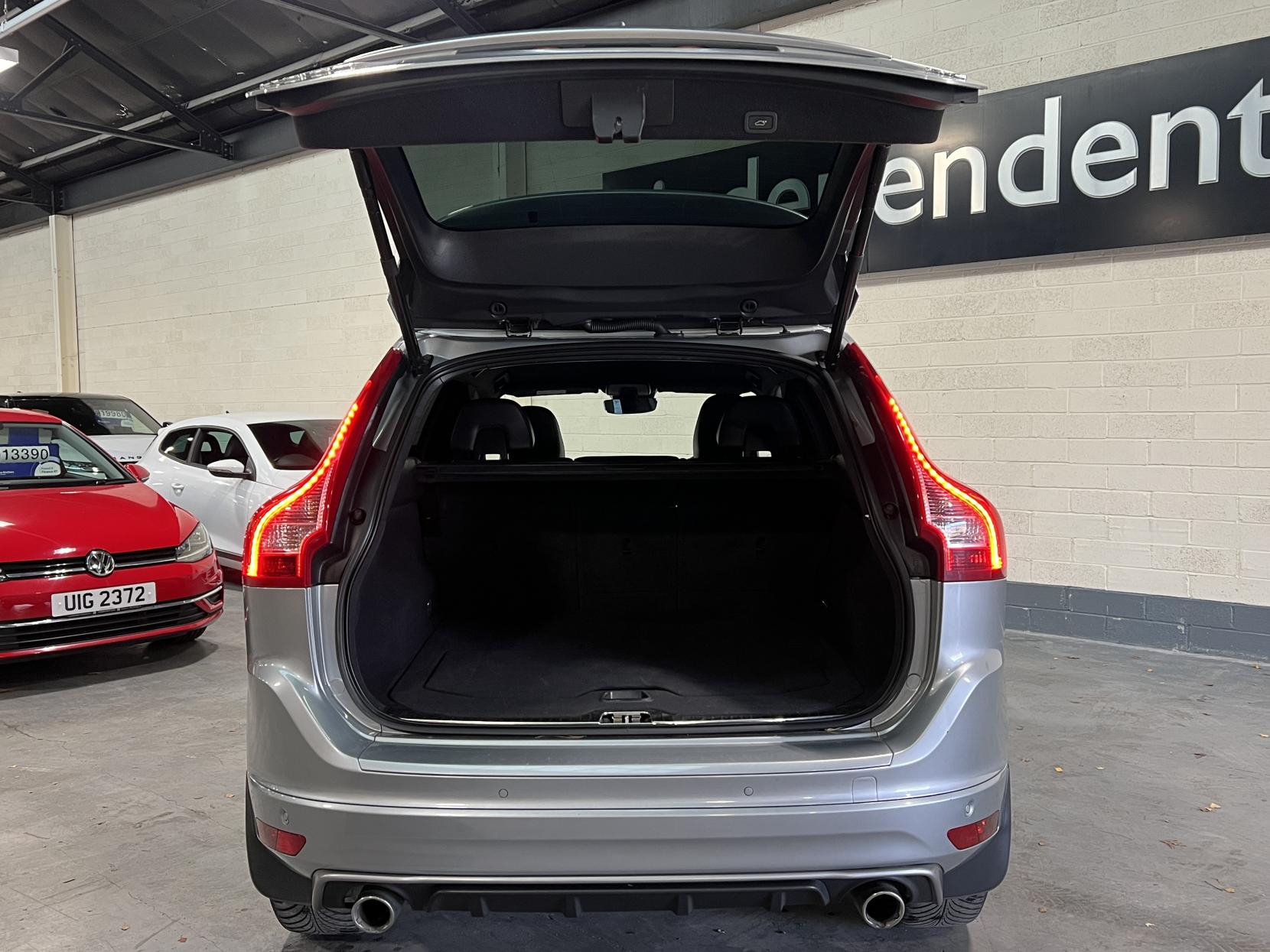 Volvo XC60 2.4 D5 R-Design Lux Nav SUV 5dr Diesel Auto AWD Euro 6 (s/s) (220 ps)