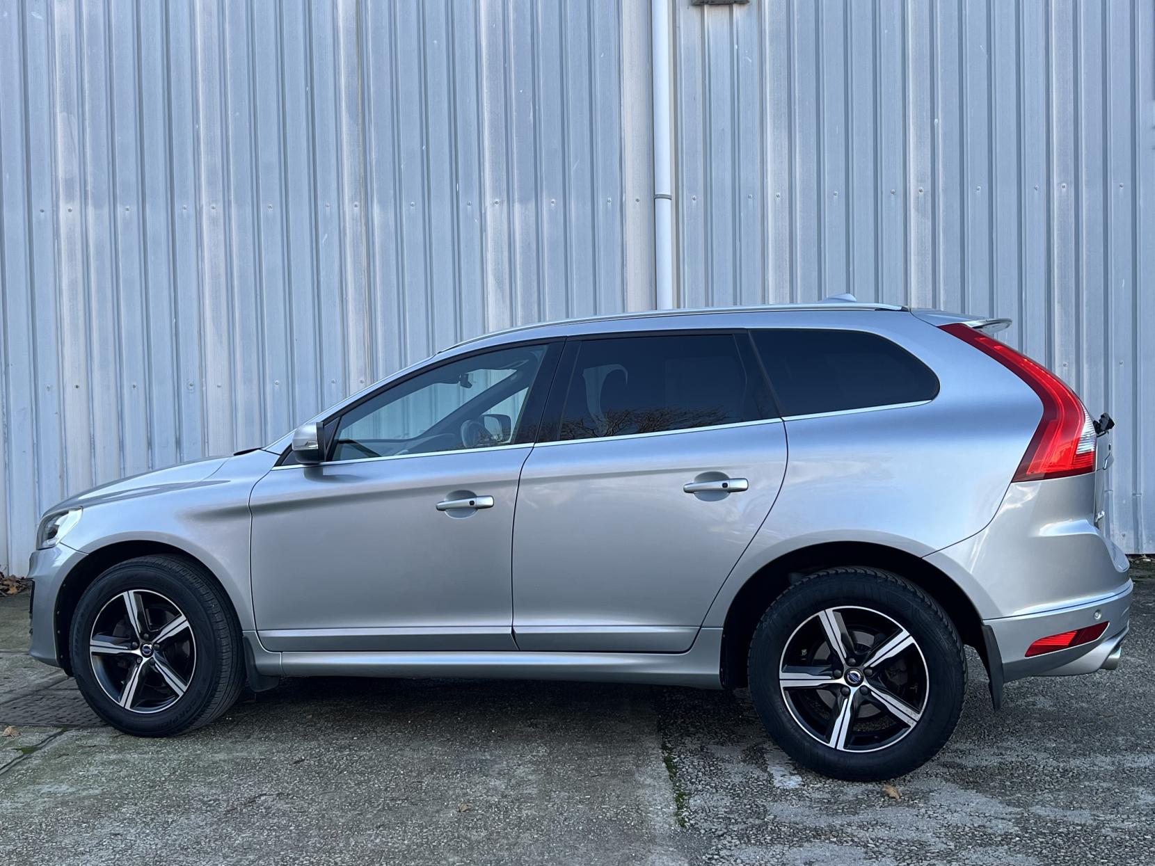 Volvo XC60 2.4 D5 R-Design Lux Nav SUV 5dr Diesel Auto AWD Euro 6 (s/s) (220 ps)