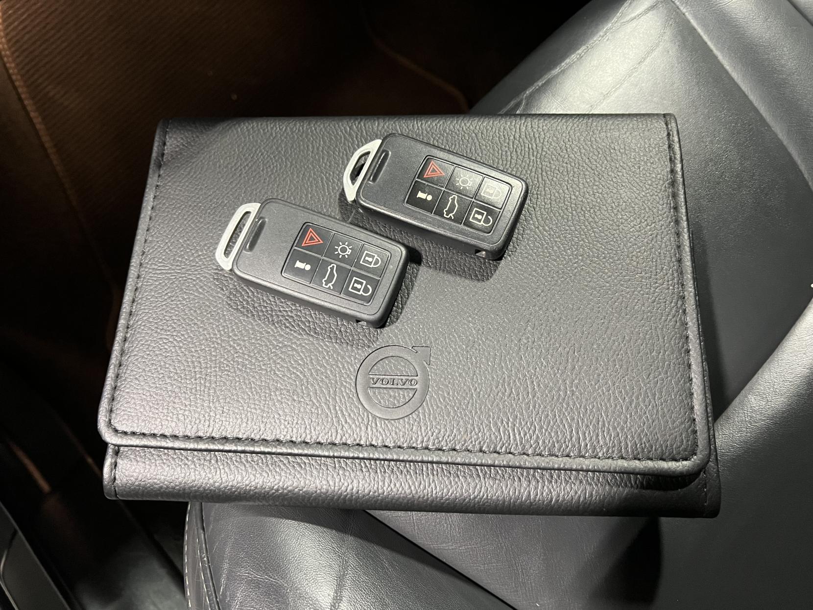 Volvo XC60 2.4 D5 R-Design Lux Nav SUV 5dr Diesel Auto AWD Euro 6 (s/s) (220 ps)