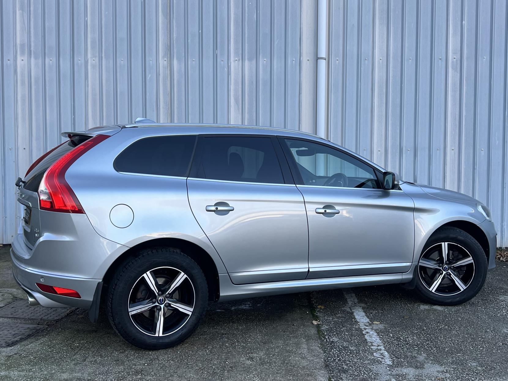 Volvo XC60 2.4 D5 R-Design Lux Nav SUV 5dr Diesel Auto AWD Euro 6 (s/s) (220 ps)