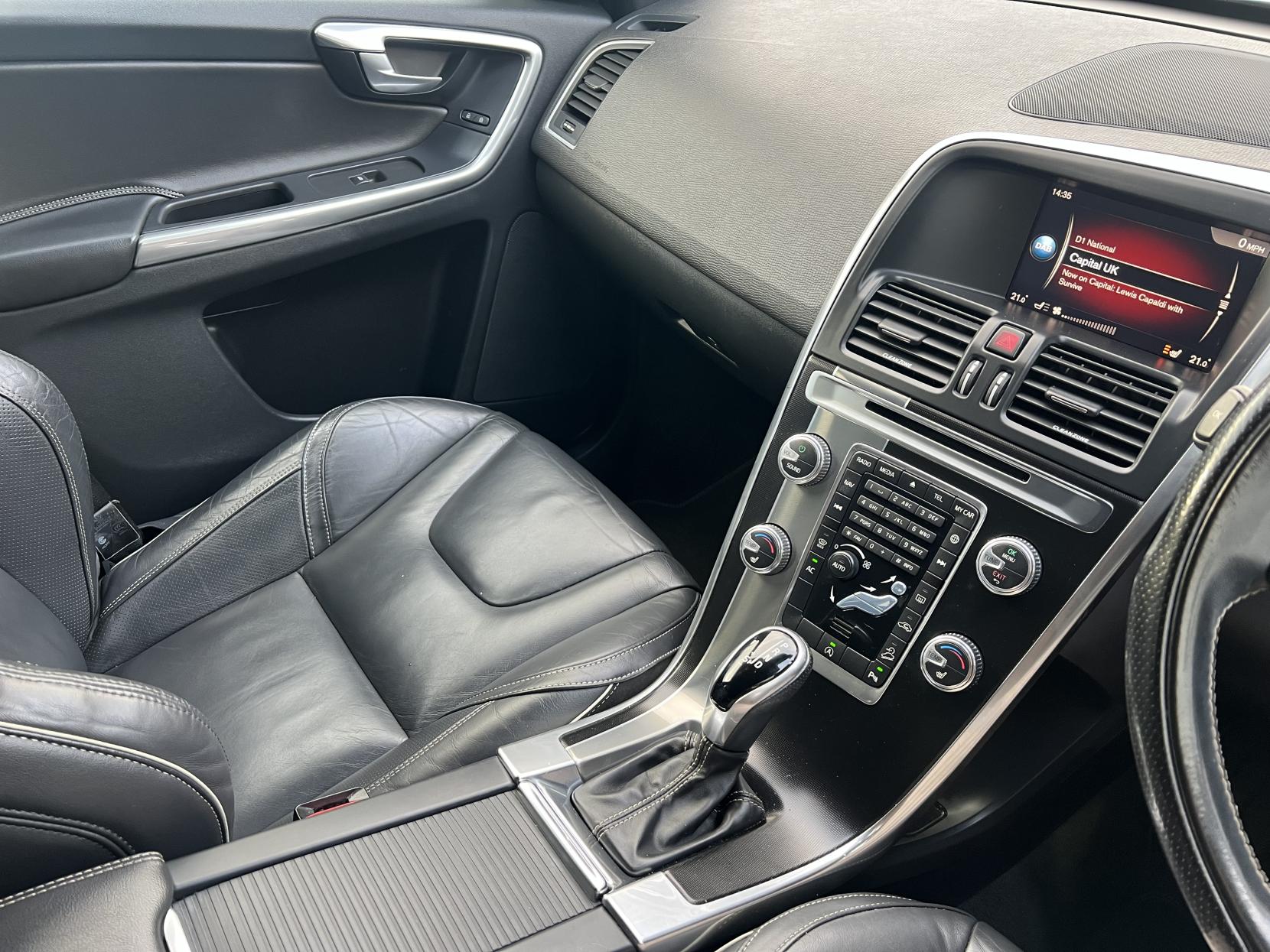 Volvo XC60 2.4 D5 R-Design Lux Nav SUV 5dr Diesel Auto AWD Euro 6 (s/s) (220 ps)