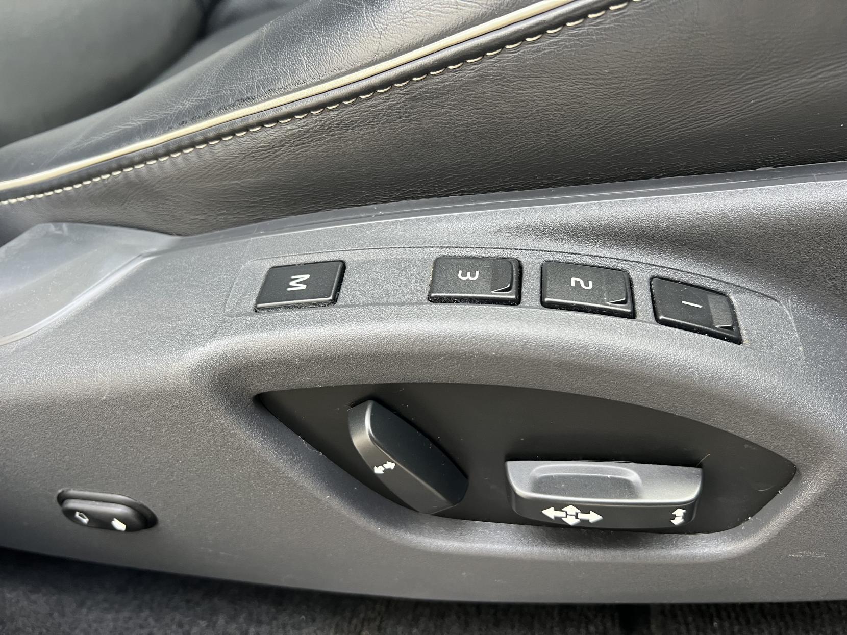 Volvo XC60 2.4 D5 R-Design Lux Nav SUV 5dr Diesel Auto AWD Euro 6 (s/s) (220 ps)