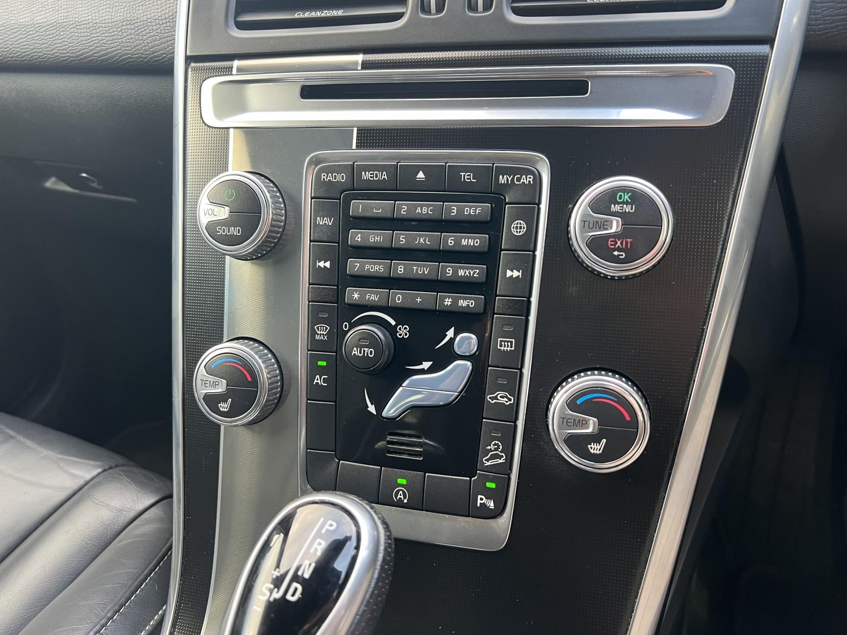 Volvo XC60 2.4 D5 R-Design Lux Nav SUV 5dr Diesel Auto AWD Euro 6 (s/s) (220 ps)