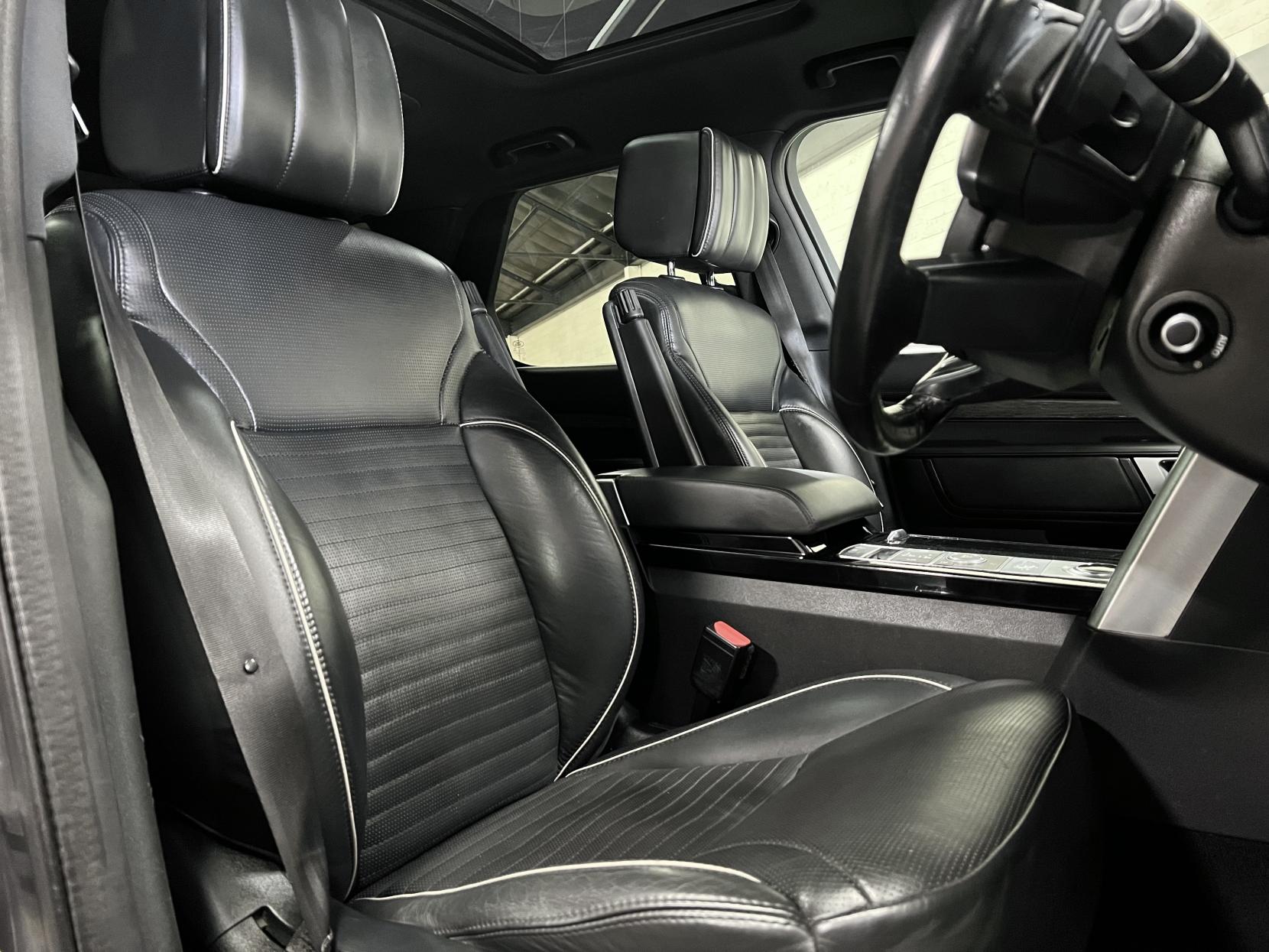 Land Rover Discovery 3.0 SD V6 HSE Luxury SUV 5dr Diesel Auto 4WD Euro 6 (s/s) (306 ps)