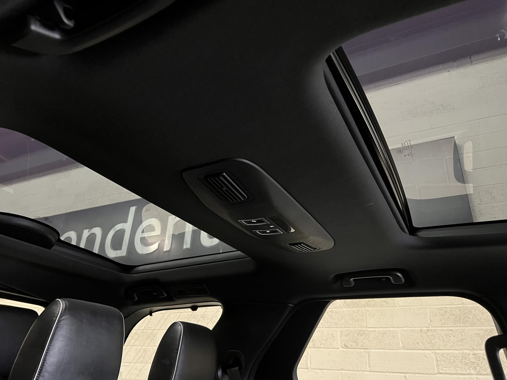 Land Rover Discovery 3.0 SD V6 HSE Luxury SUV 5dr Diesel Auto 4WD Euro 6 (s/s) (306 ps)