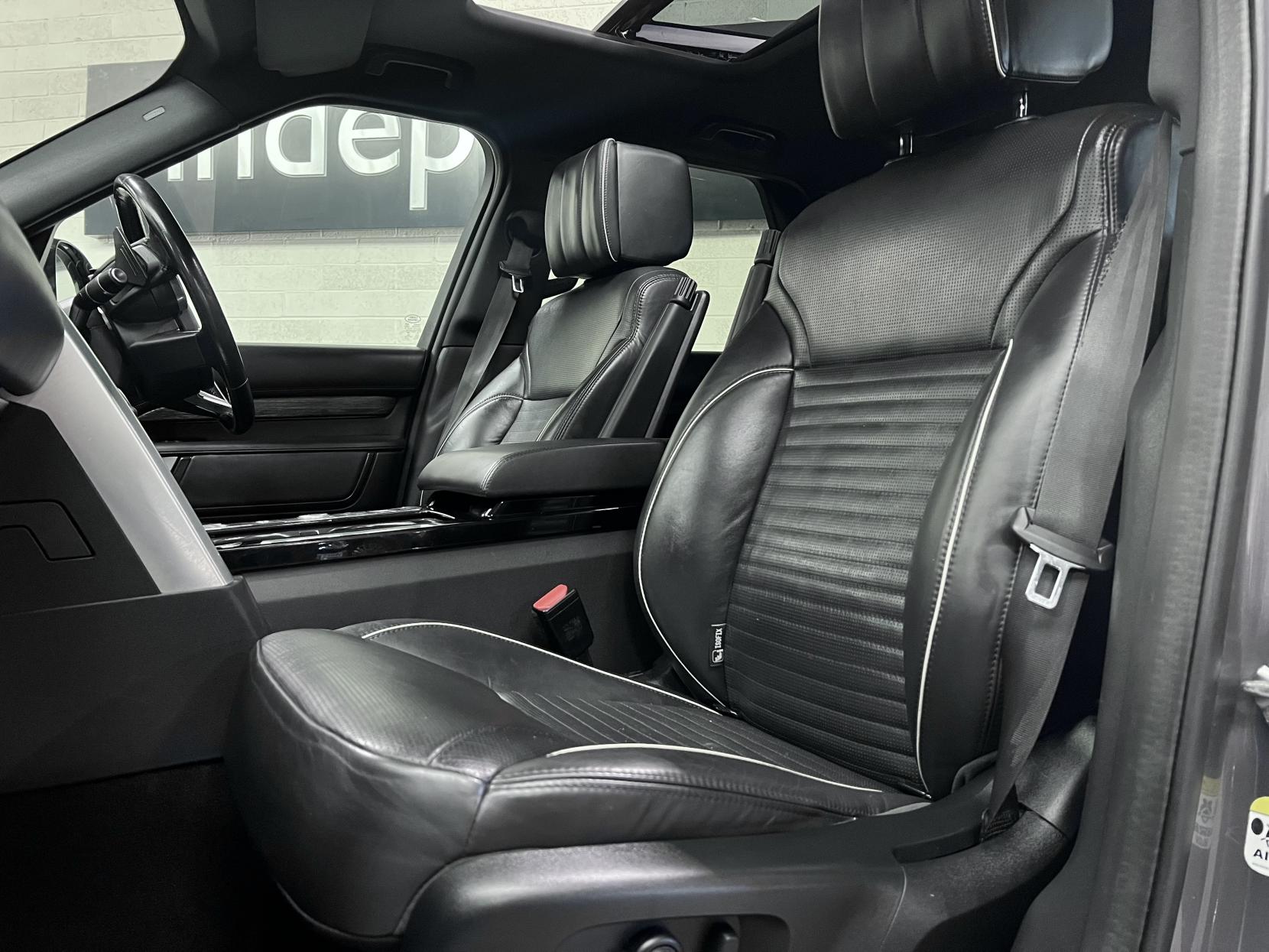 Land Rover Discovery 3.0 SD V6 HSE Luxury SUV 5dr Diesel Auto 4WD Euro 6 (s/s) (306 ps)
