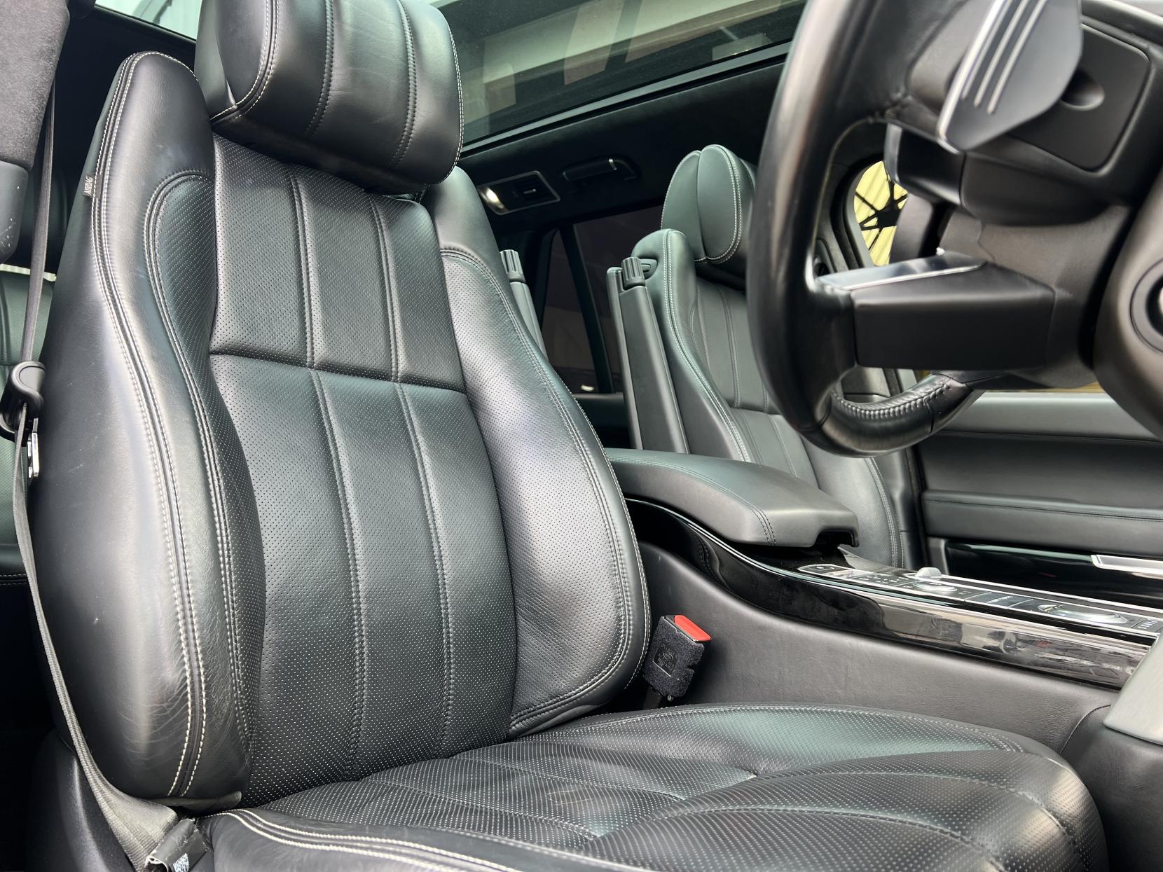 Land Rover Range Rover 4.4 SD V8 Autobiography SUV 5dr Diesel Auto 4WD Euro 6 (s/s) (339 ps)