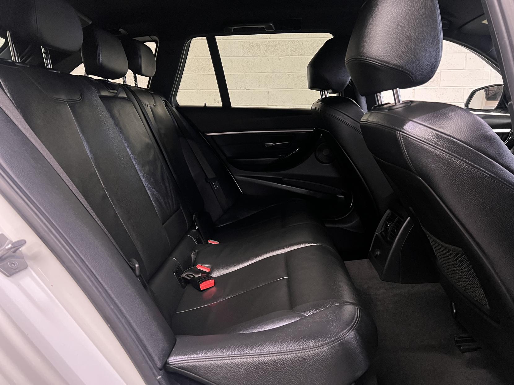 BMW 3 Series 2.0 320d M Sport Shadow Edition Touring 5dr Diesel Auto Euro 6 (s/s) (190 ps)