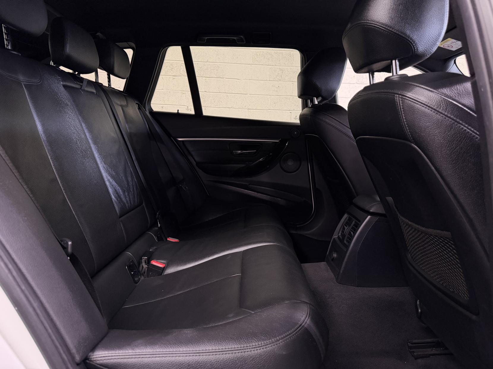 BMW 3 Series 2.0 320d M Sport Shadow Edition Touring 5dr Diesel Auto Euro 6 (s/s) (190 ps)