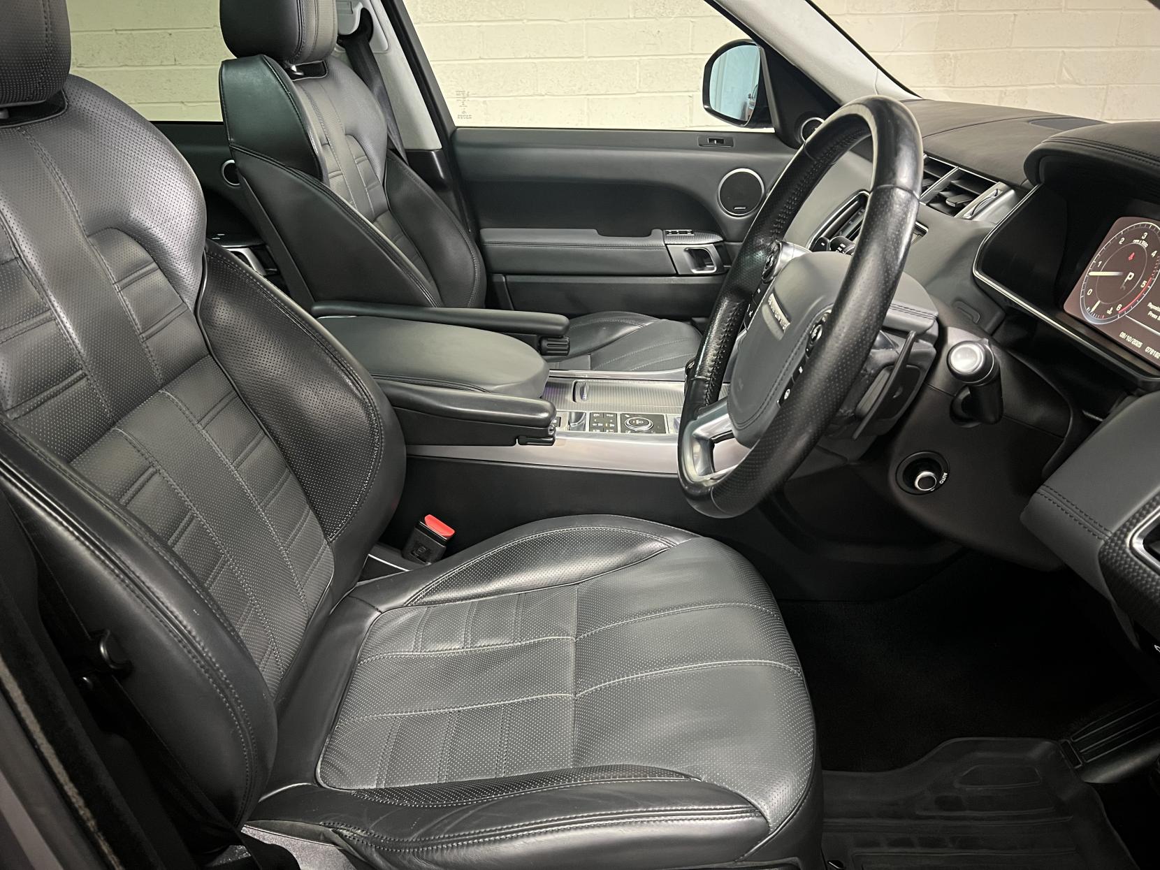 Land Rover Range Rover Sport 3.0 SD V6 Autobiography Dynamic SUV 5dr Diesel Auto 4WD Euro 5 (s/s) (306 ps)