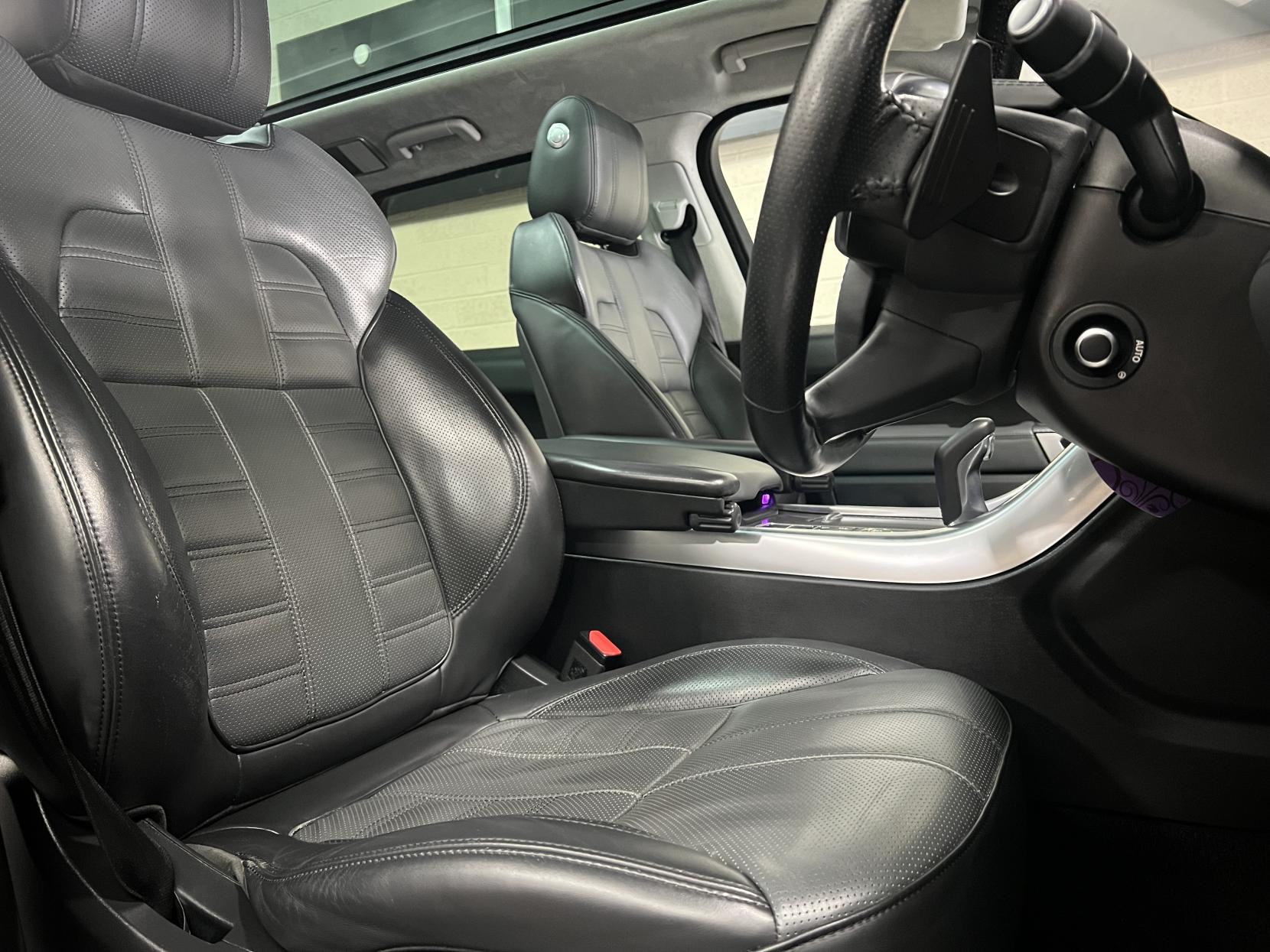 Land Rover Range Rover Sport 3.0 SD V6 Autobiography Dynamic SUV 5dr Diesel Auto 4WD Euro 5 (s/s) (306 ps)