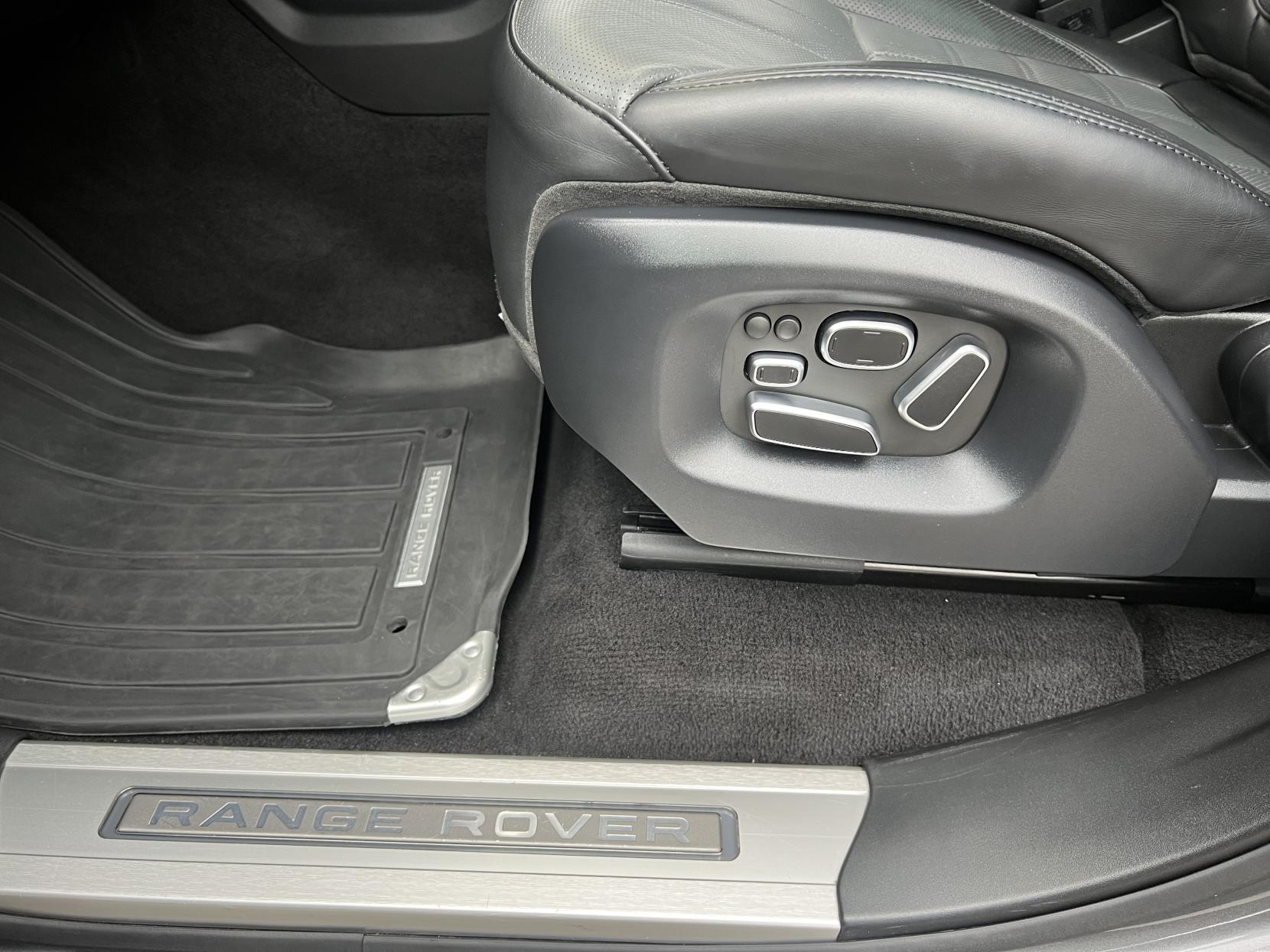 Land Rover Range Rover Sport 3.0 SD V6 Autobiography Dynamic SUV 5dr Diesel Auto 4WD Euro 5 (s/s) (306 ps)