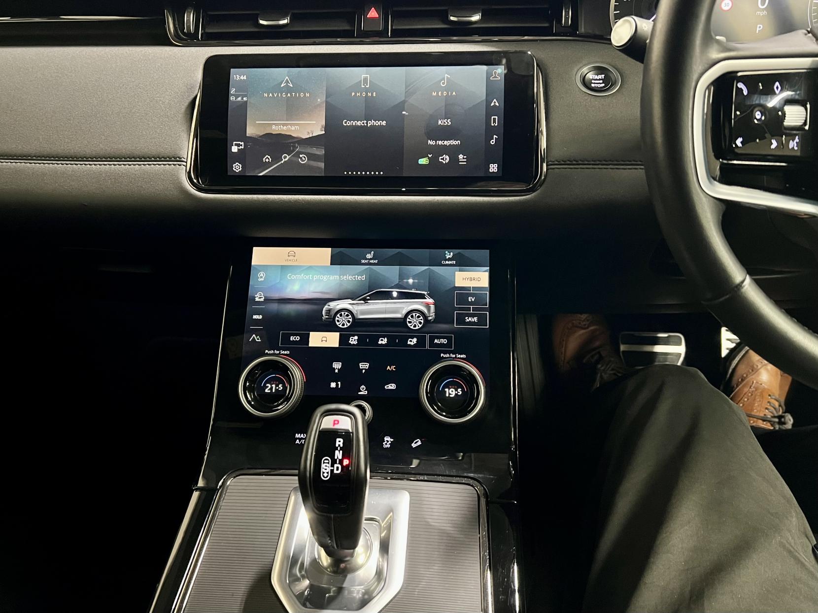 Land Rover Range Rover Evoque 1.5 P300e 12.2kWh R-Dynamic SE SUV 5dr Petrol Plug-in Hybrid Auto 4WD Euro 6 (s/s) (309 ps)