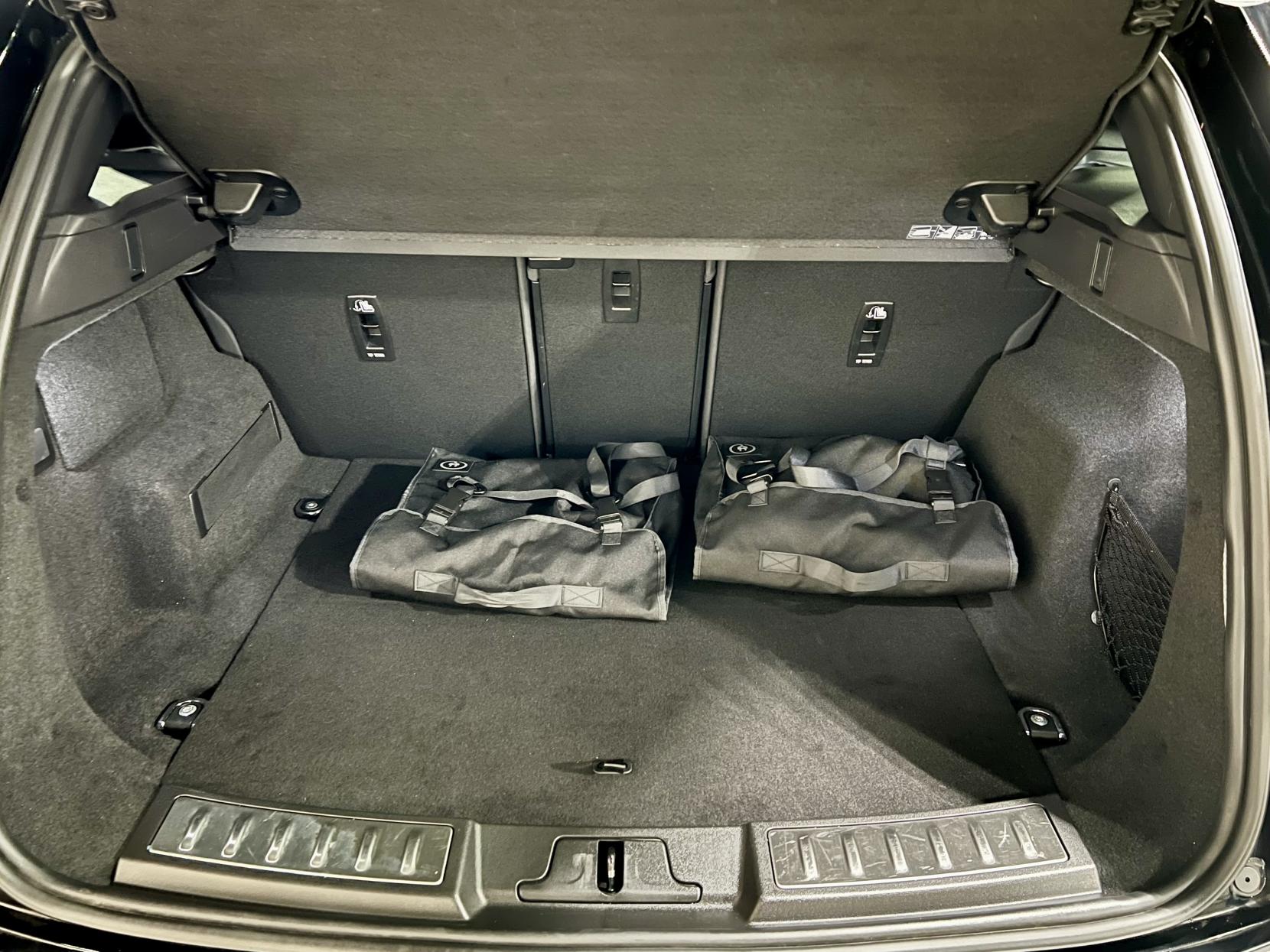 Land Rover Range Rover Evoque 1.5 P300e 12.2kWh R-Dynamic SE SUV 5dr Petrol Plug-in Hybrid Auto 4WD Euro 6 (s/s) (309 ps)